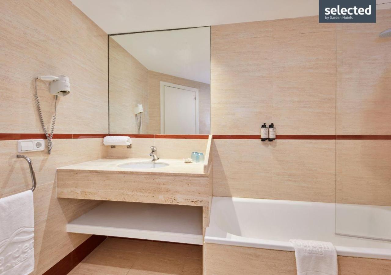 Junior Suite con Accesso Diretto alla Piscina e Vista Giardino - Selected Club