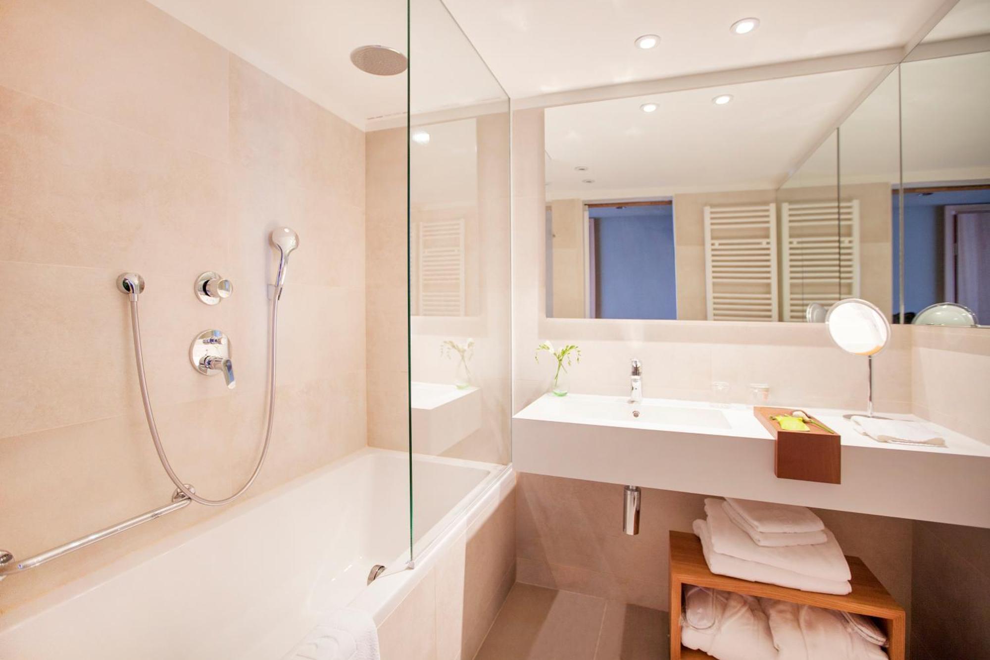 Aanbieding voor Vrouwendag - Junior Suite met Balkon en Uitzicht op de Zee