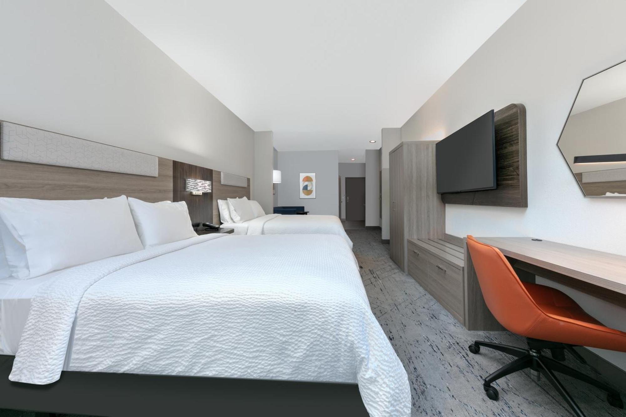 Queen Suite with Sofa Bed,1617848150:JPEG