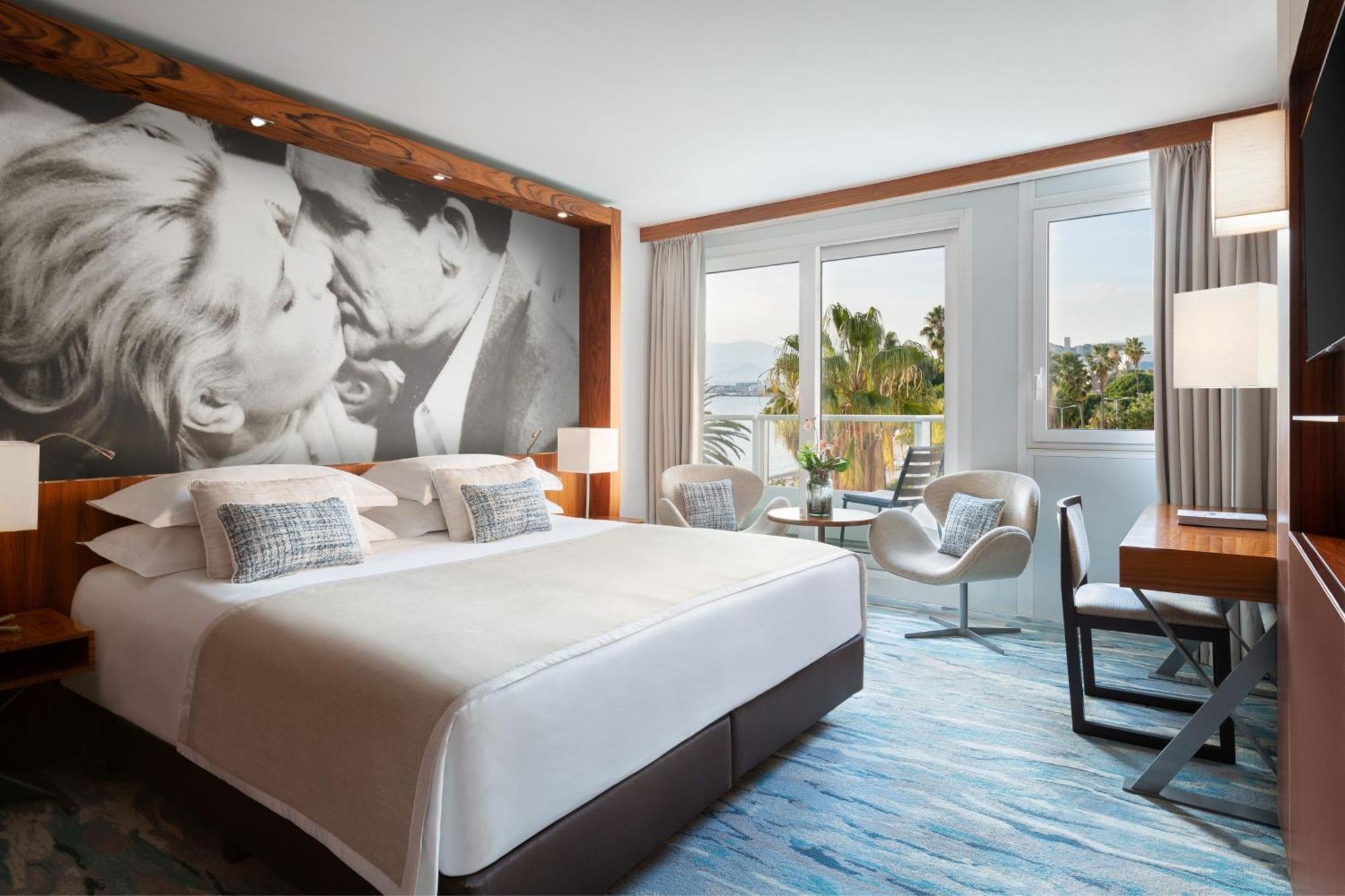Deluxe Room partial sea view