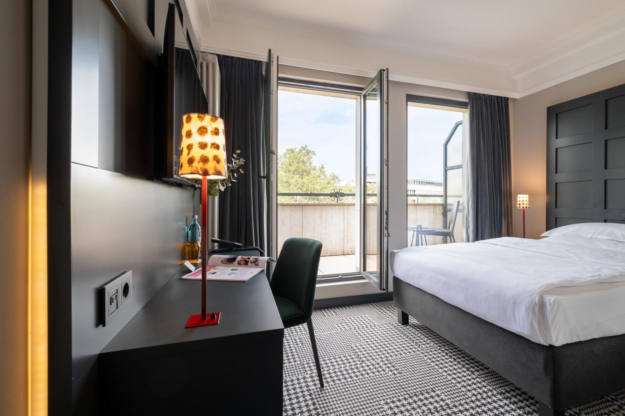 Medium Single Room