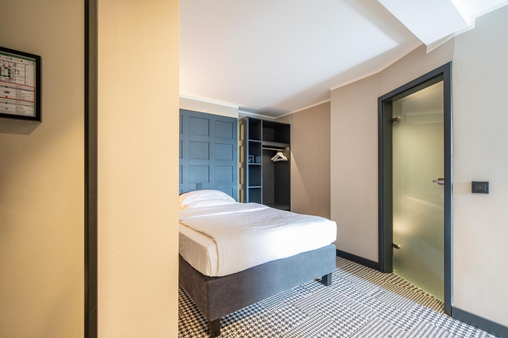 Medium Single Room