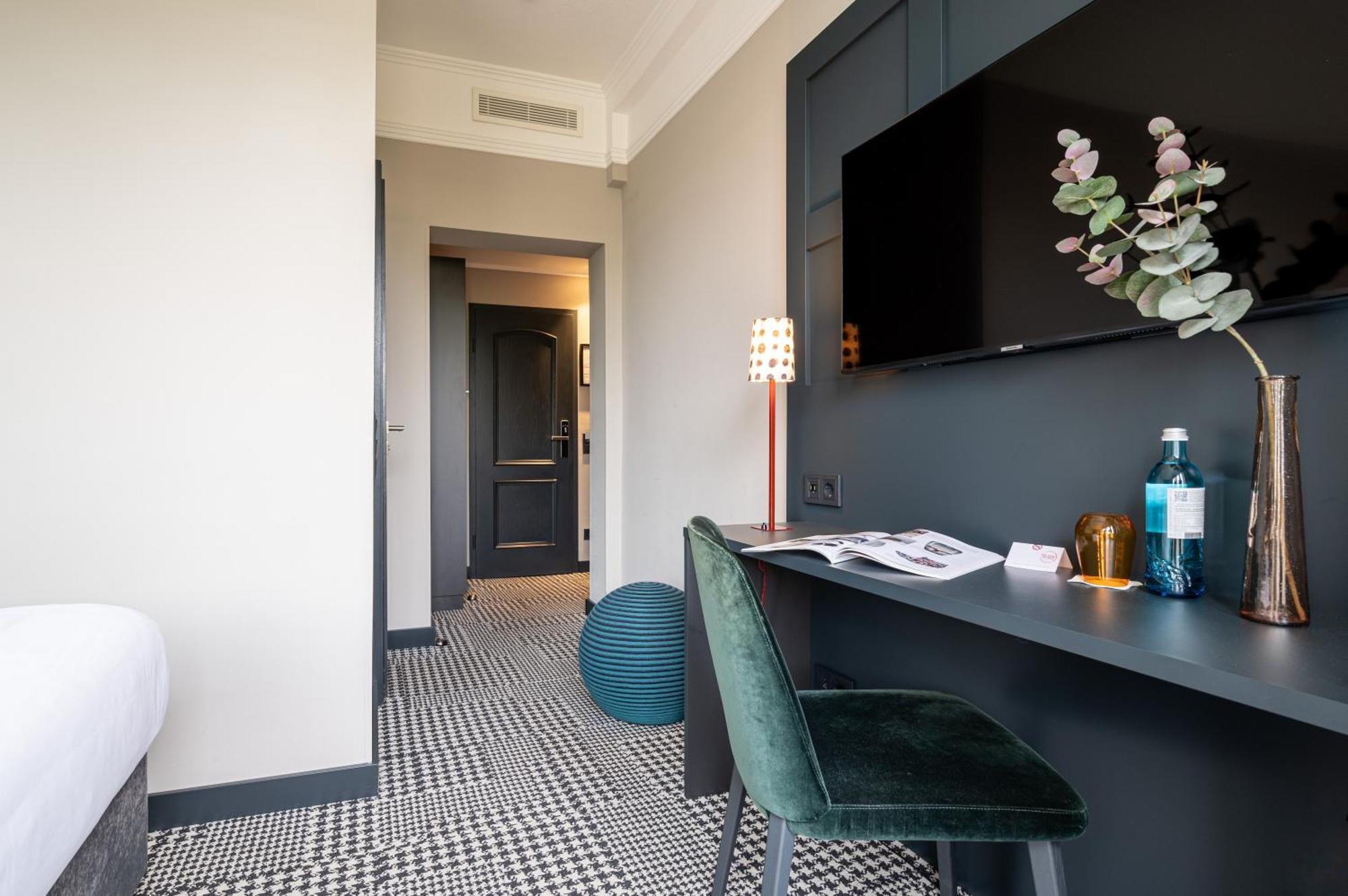 Medium Single Room