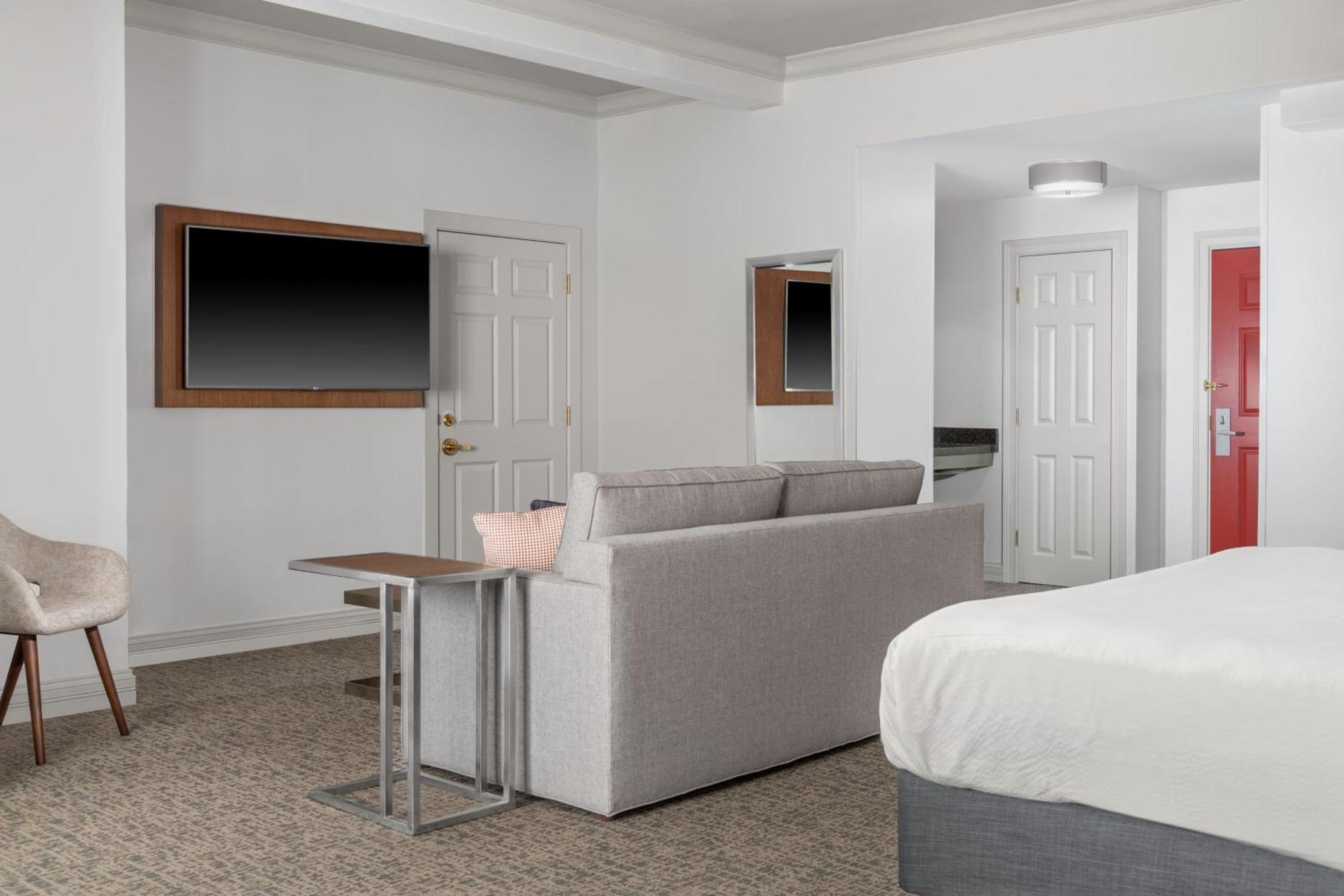 Junior Suite, 1 King, Sofa bed,1626374832:JPEG