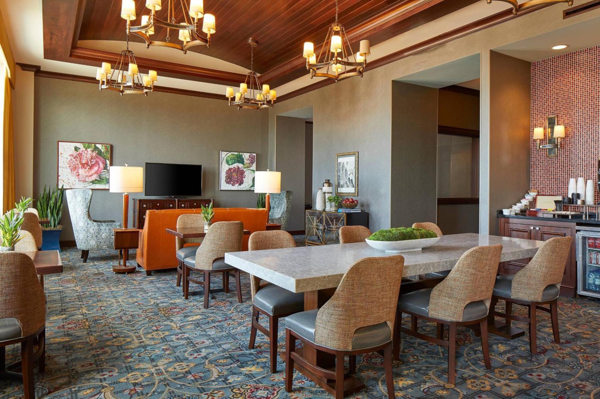 Club level, Guest room, 1 King, Top floor