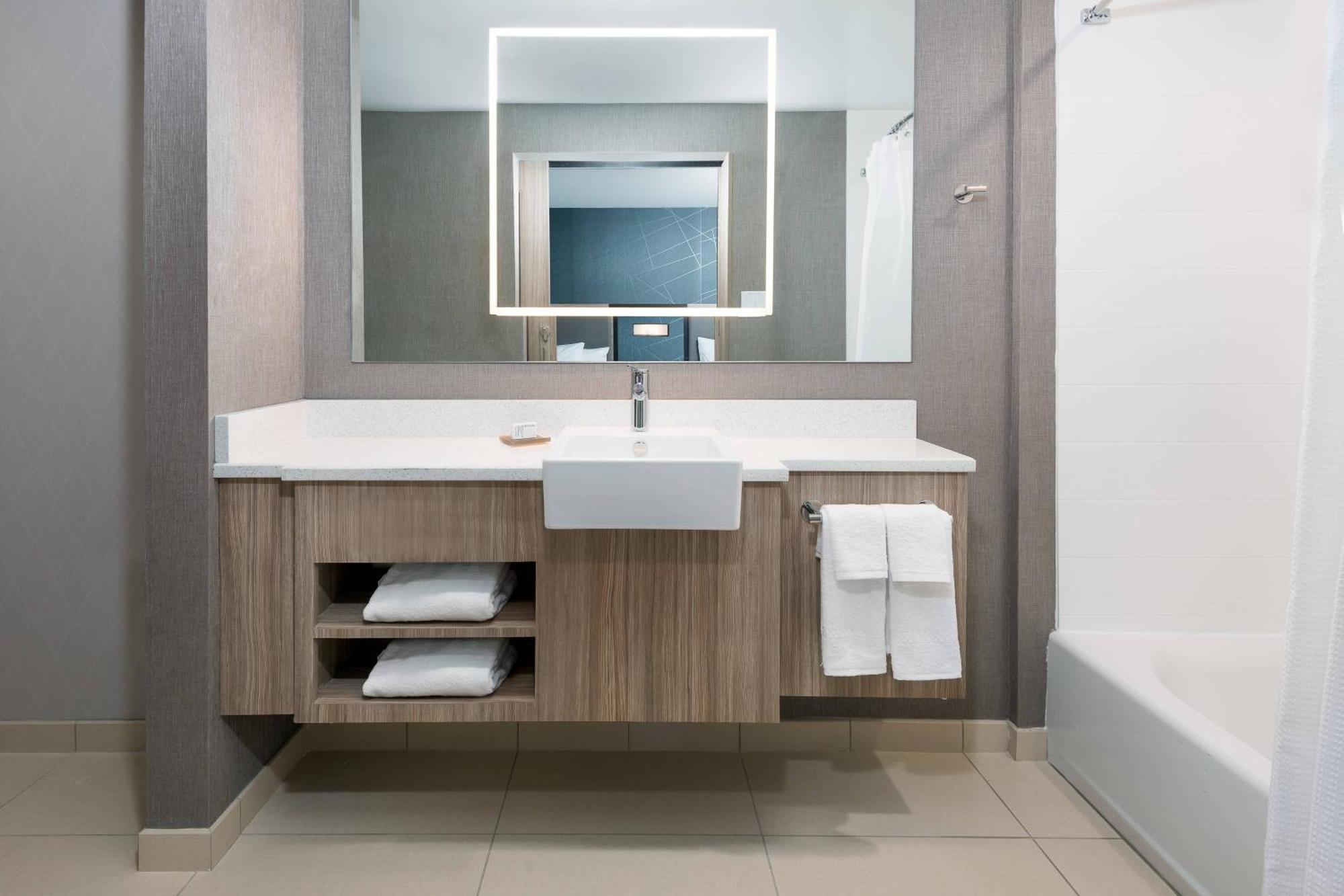 Poolside Cabana Room, Suite, 2 Queen, Trundle bed,1633074944:JPEG