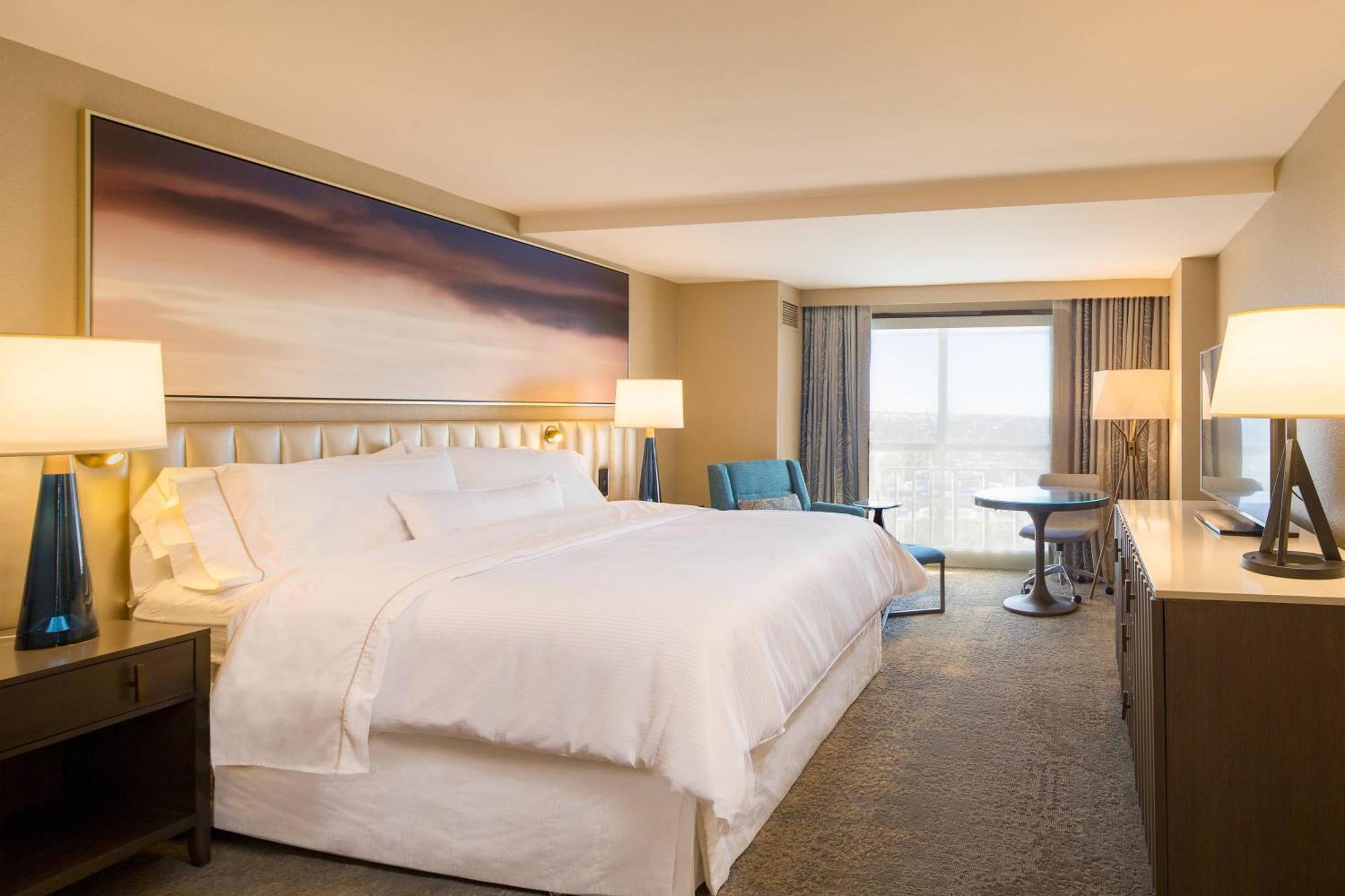 Guest room, 1 King, City view,1634417433:JPEG