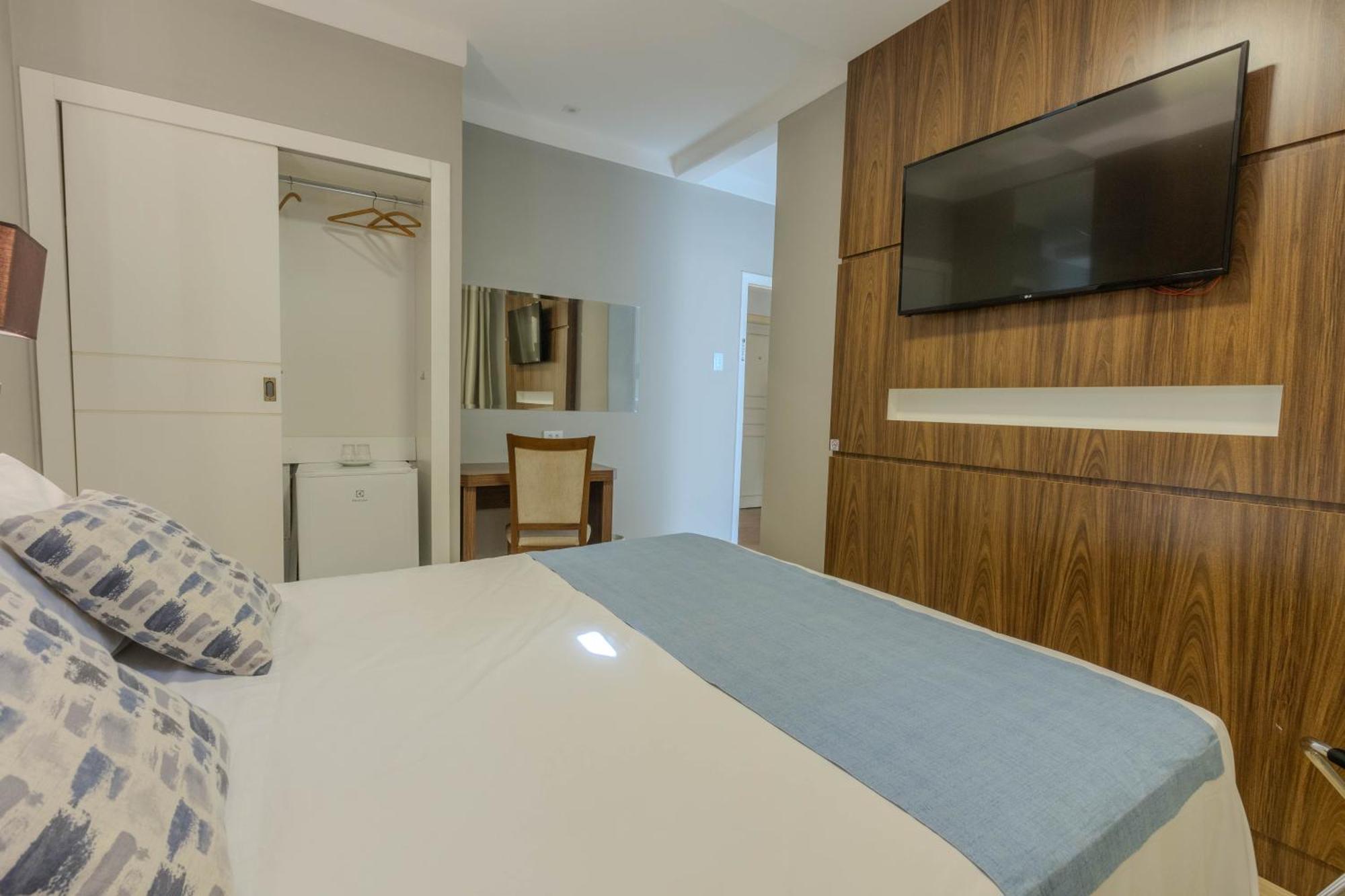 Quarto Duplo Superior com Cama Queen-size