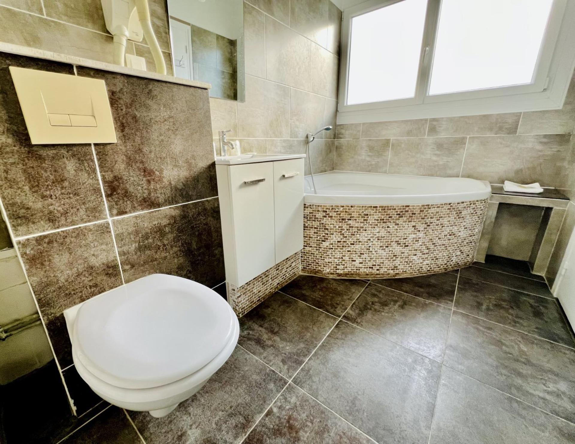 Deluxe Double Room Bath