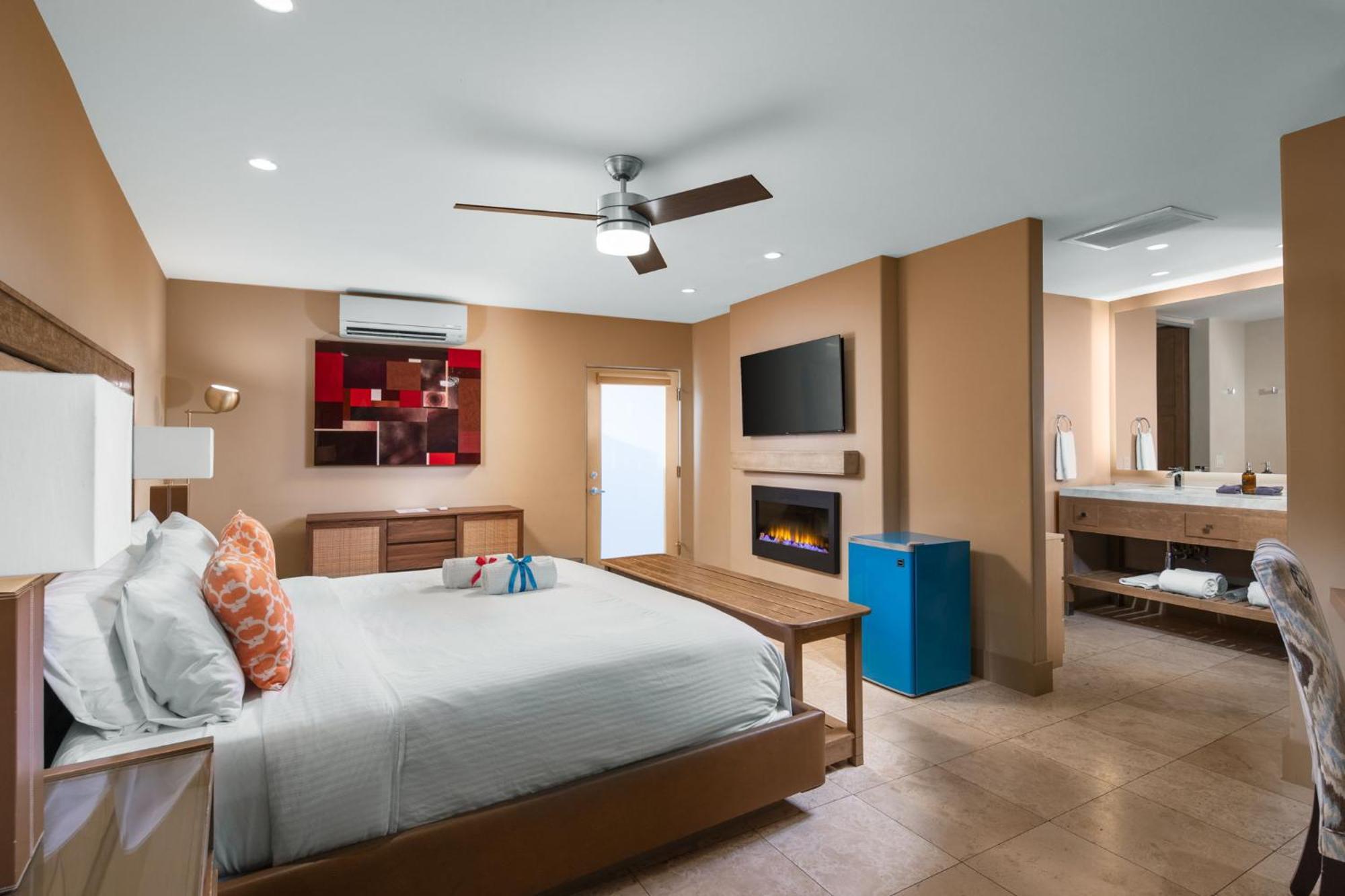 King Suite Pool View