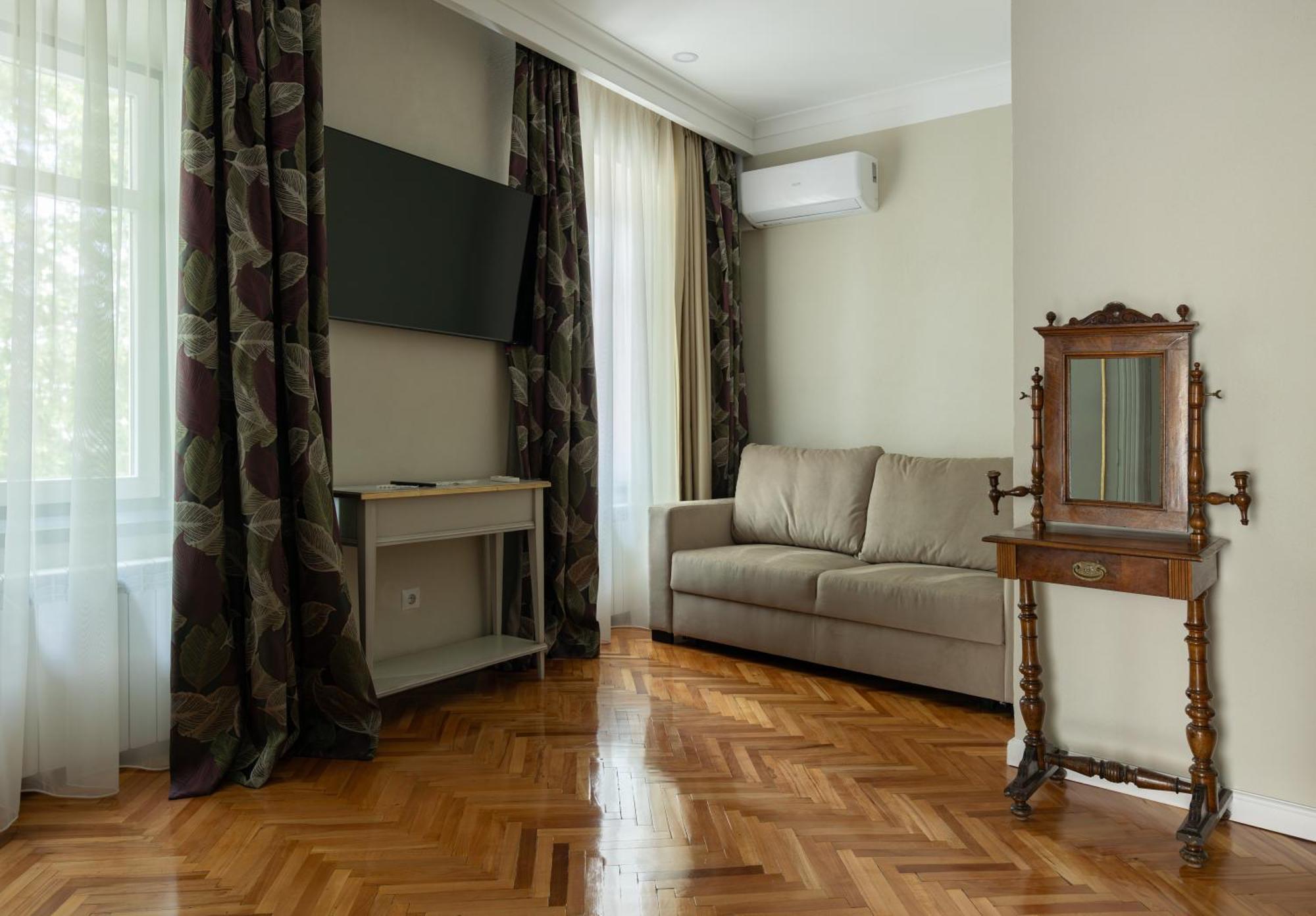 Deluxe Family Suite