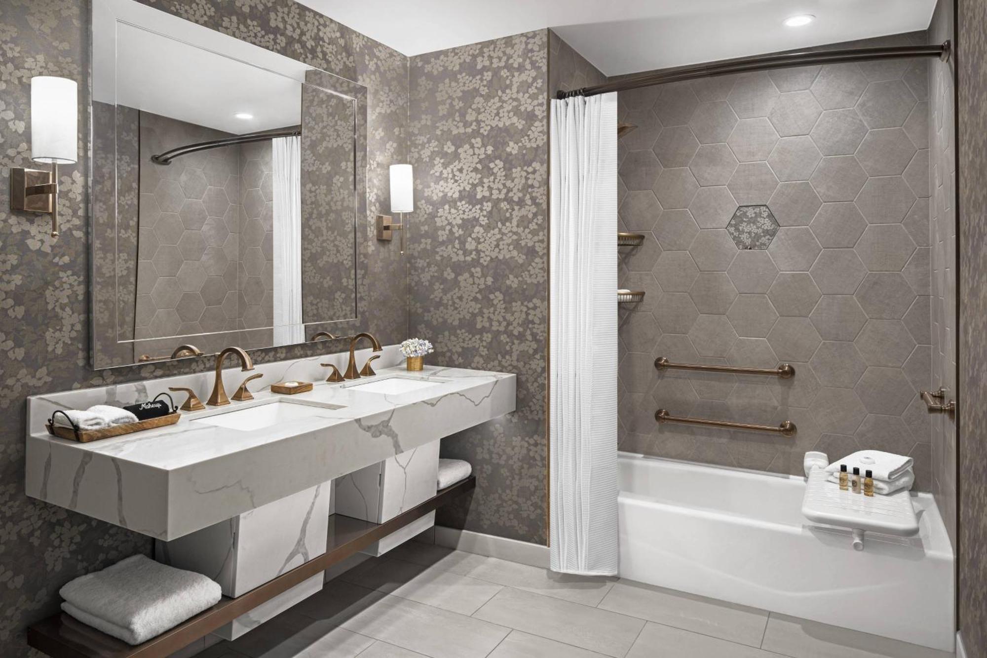 Guest Room, 1 King