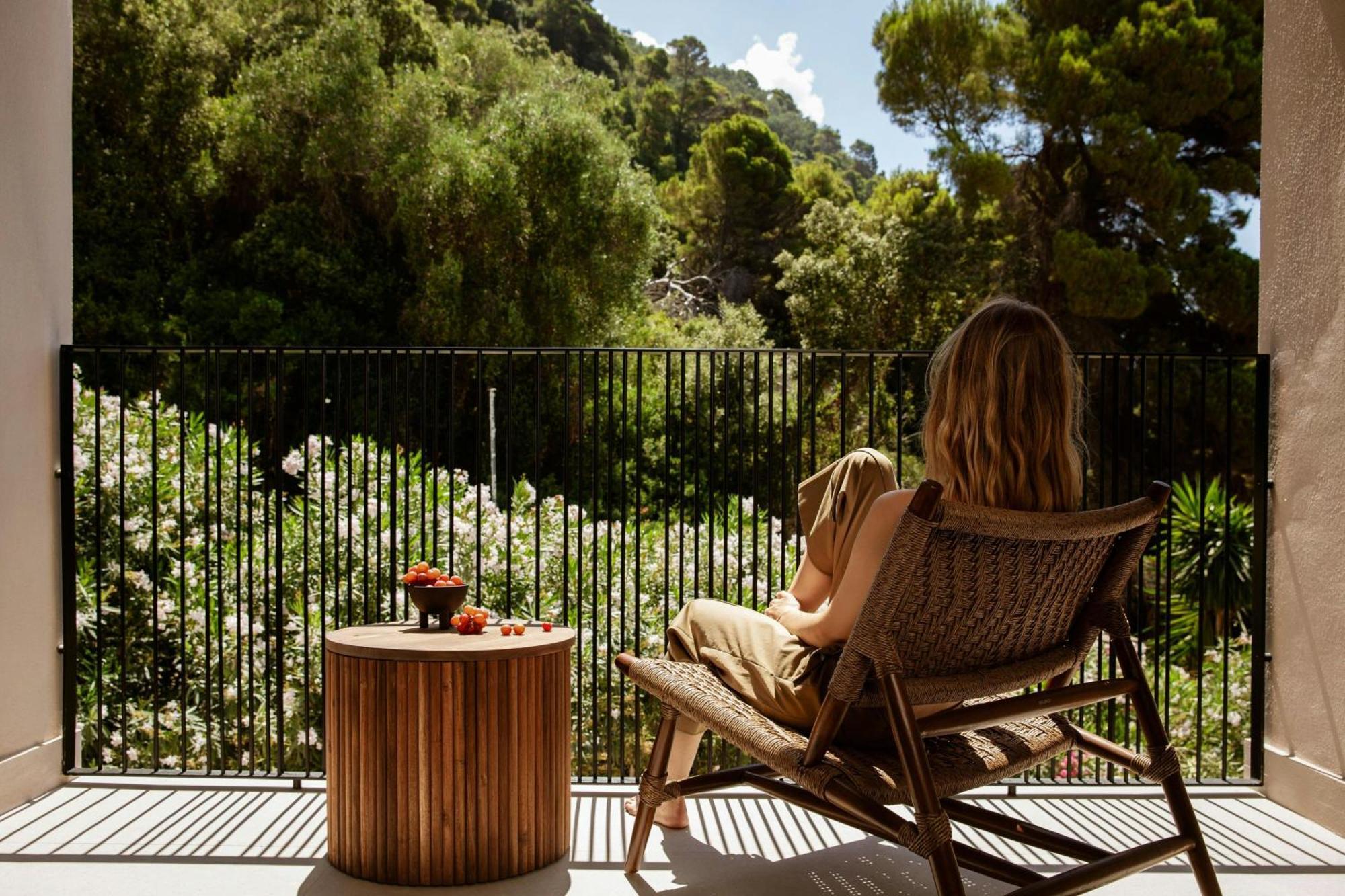 Tropical Sublime Family, Suite, 1 King, Mountain view
