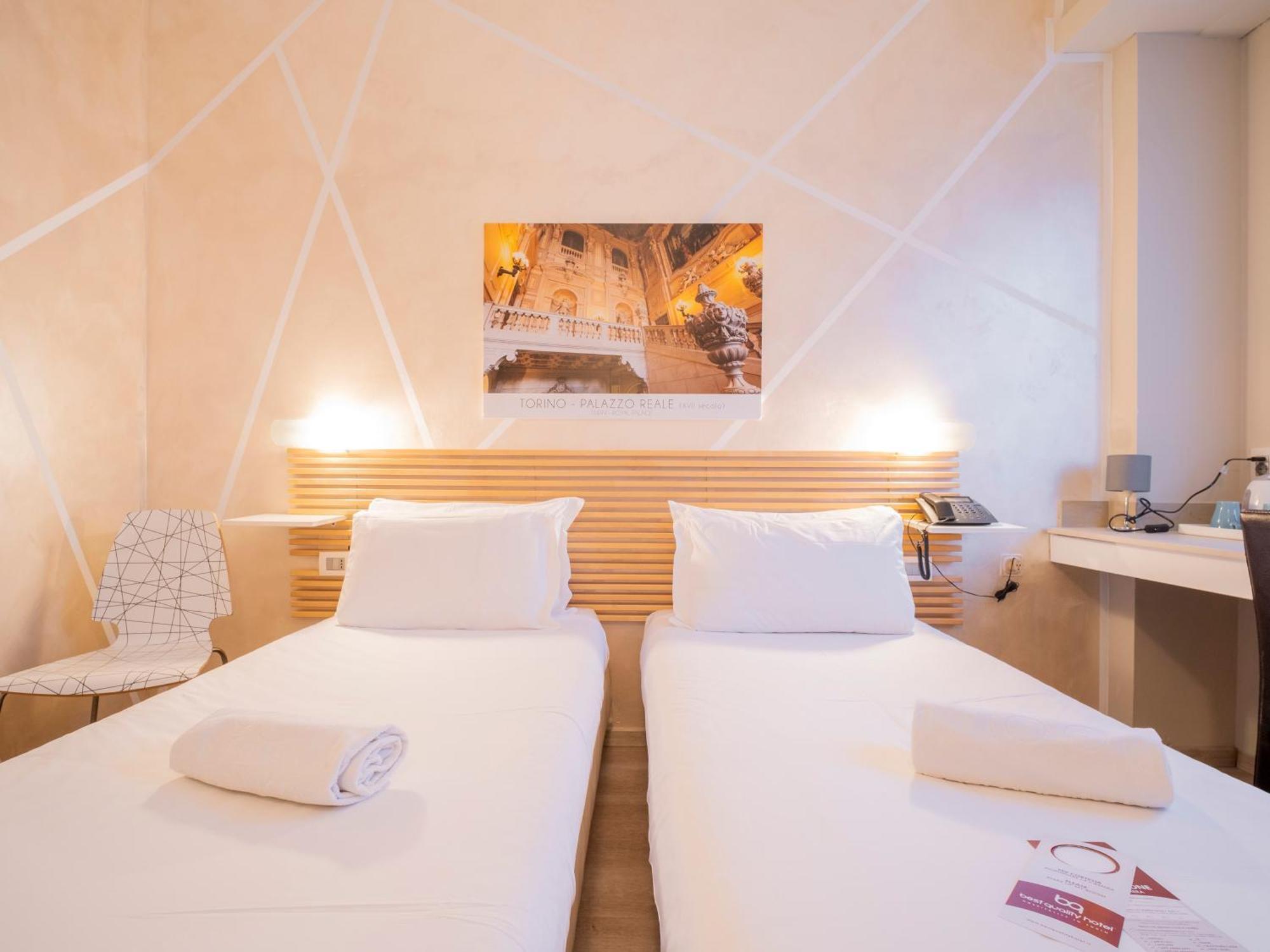 Quarto com 2 Camas de Solteiro
