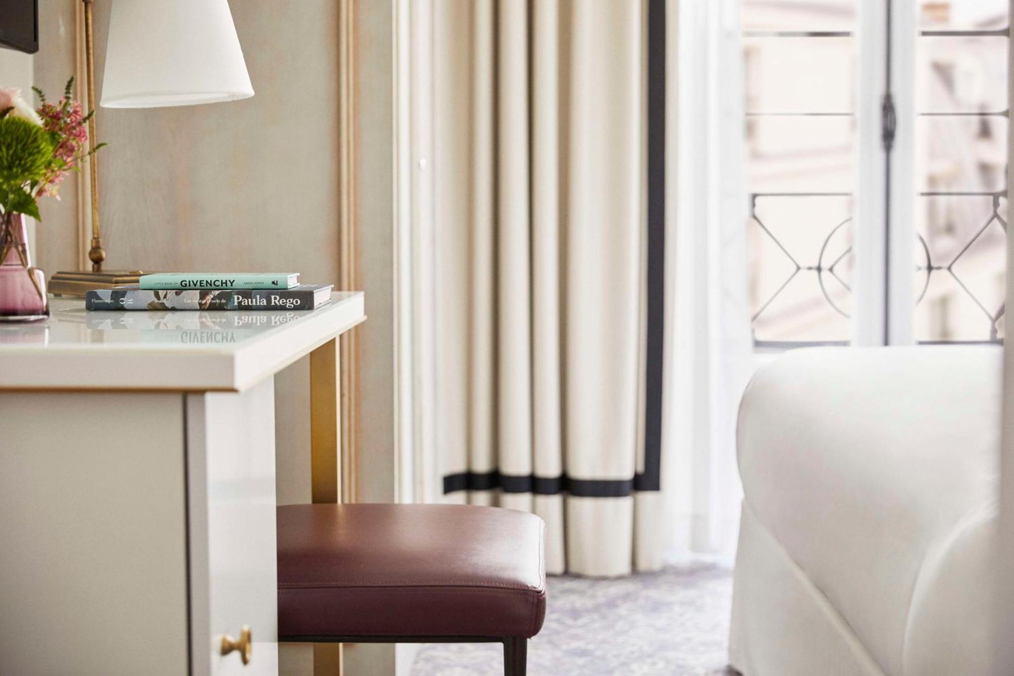 Queen Room with View,1644404551:JPEG