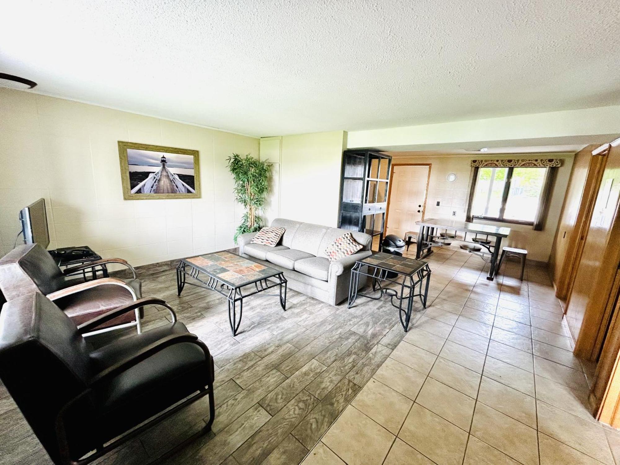 Two-Bedroom Suite,1648934621:JPEG