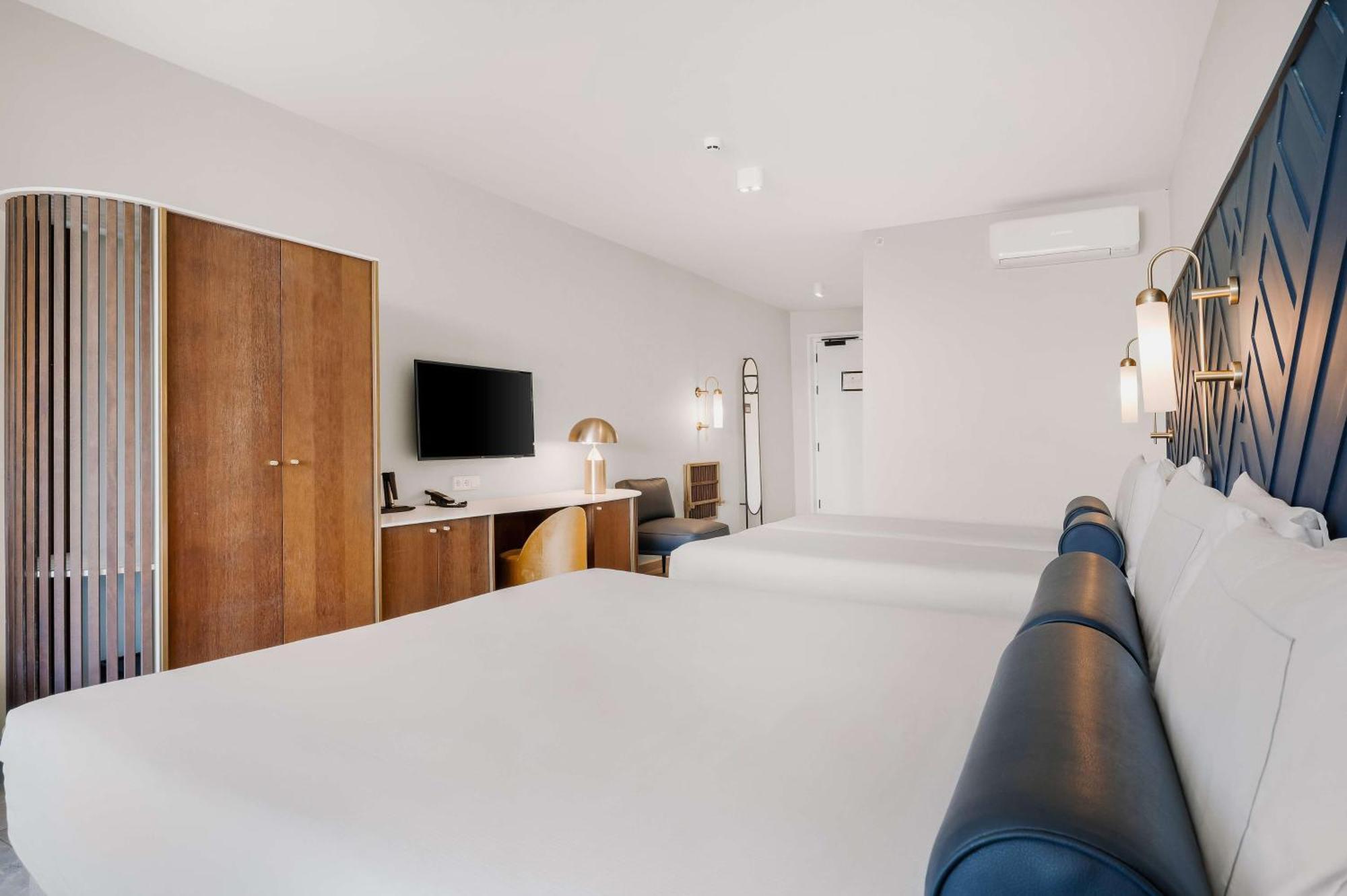 Guest Room Two King Beds