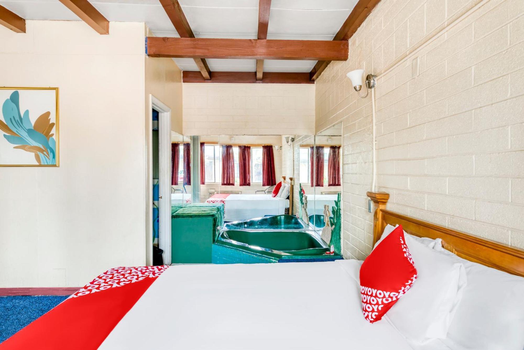 King Bed Smoking,1658128854:JPEG