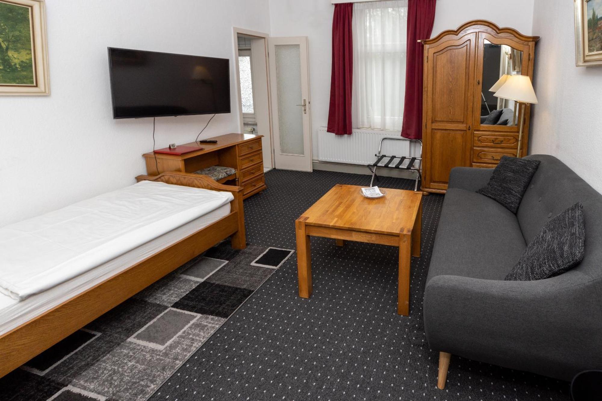 Single Room,1659457158:JPEG