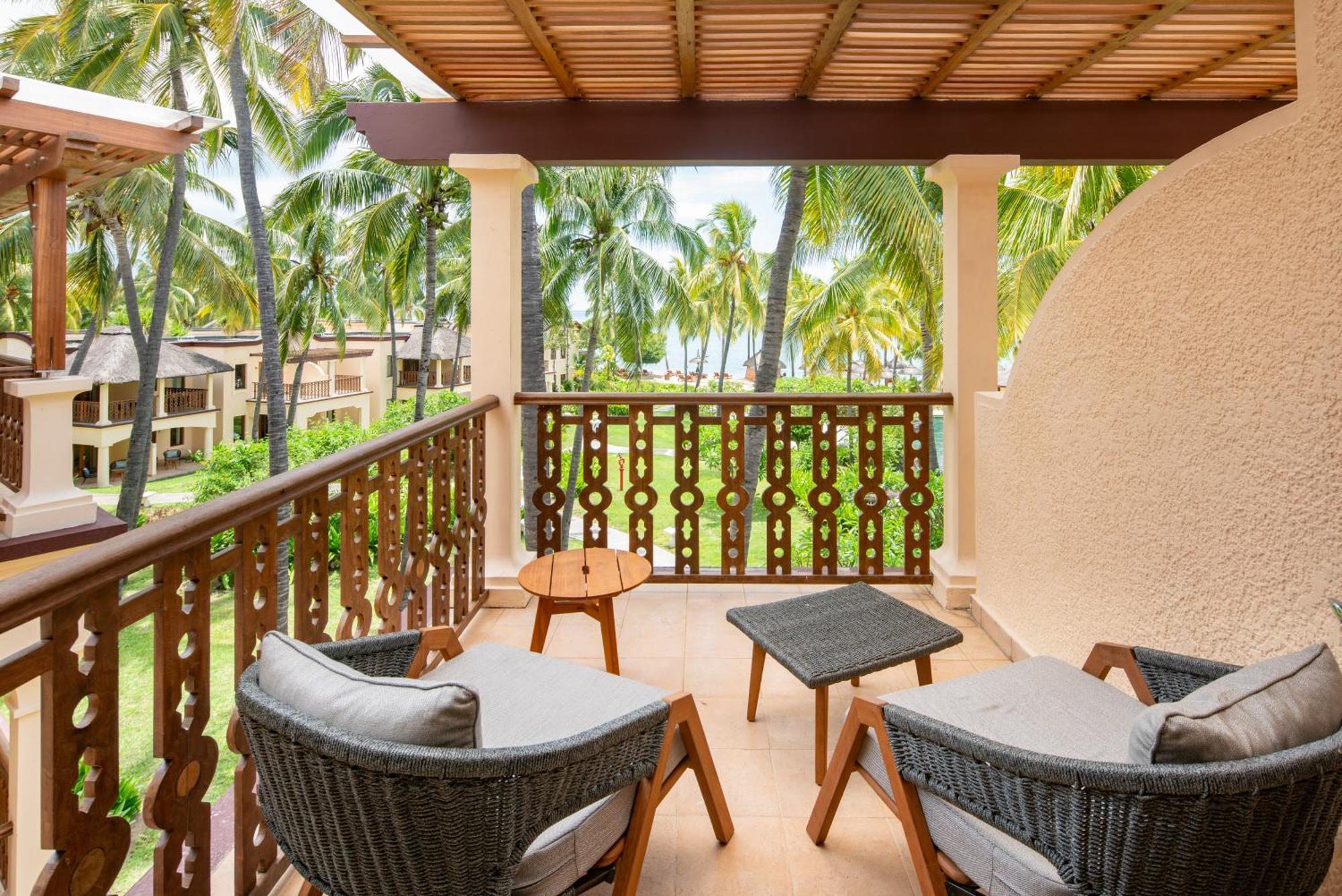 Grand Deluxe King Room Partial Ocean View