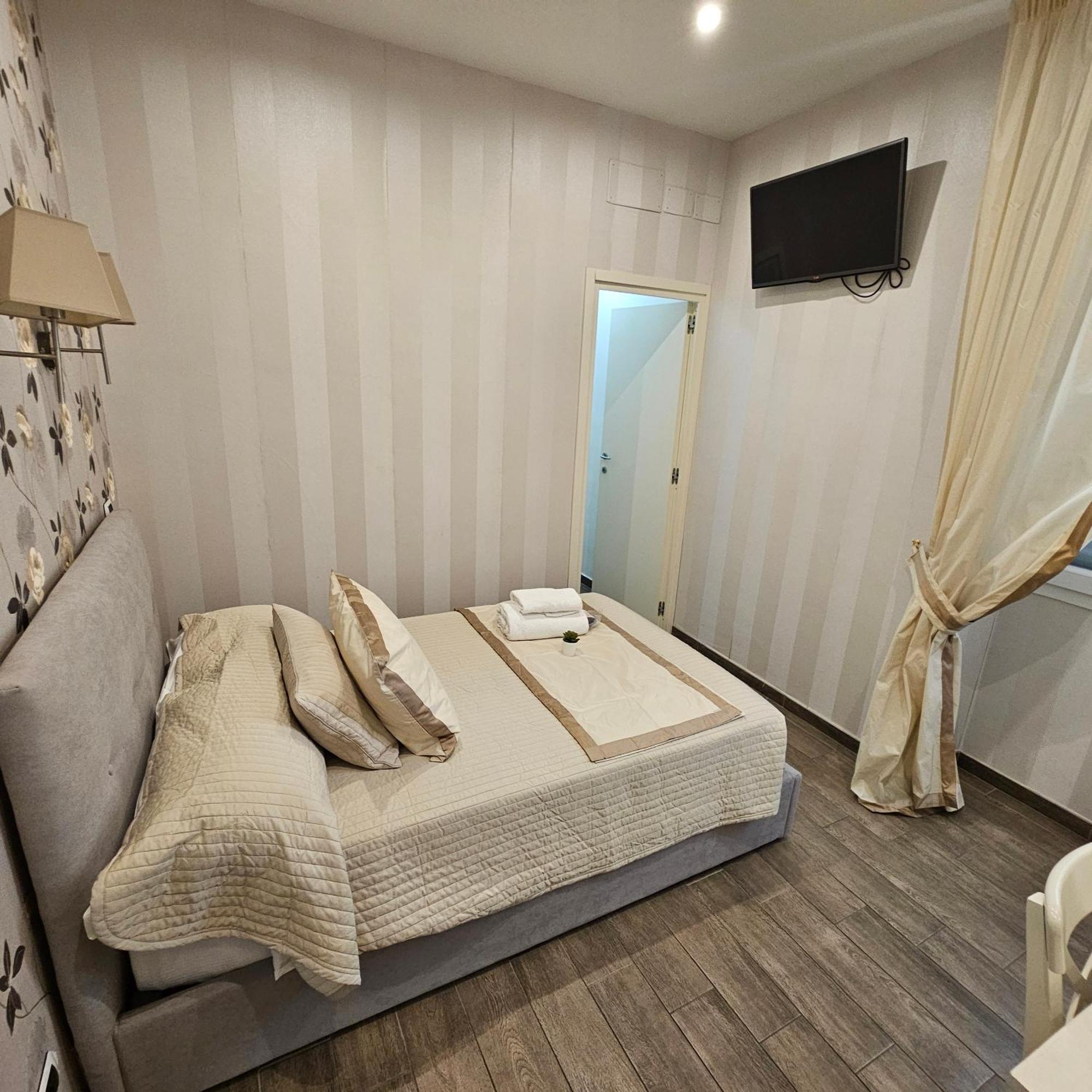 Single Room with Private External Bathroom,1661667721:JPEG