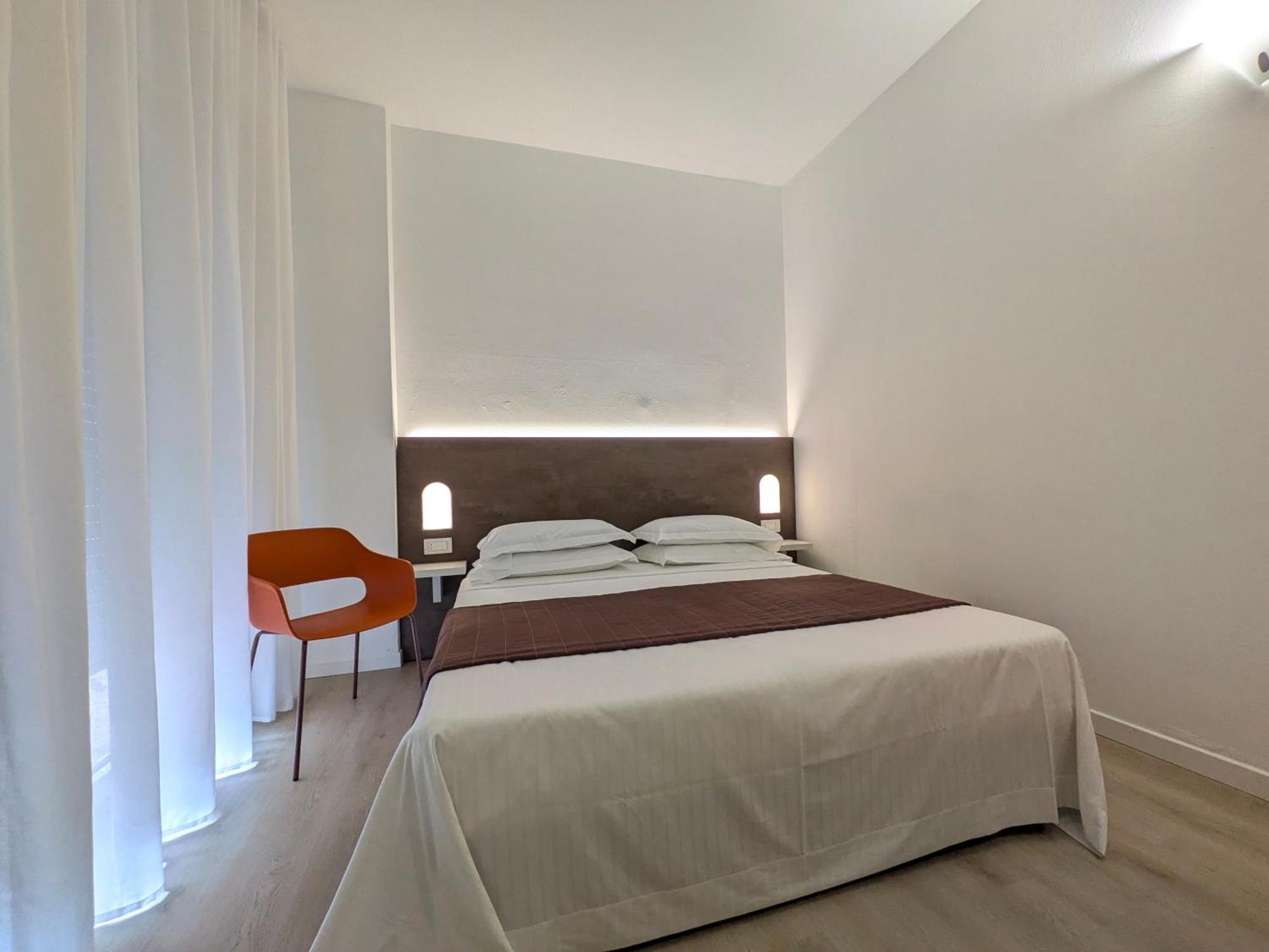 Kleine Tweepersoonskamer met een Frans Bed