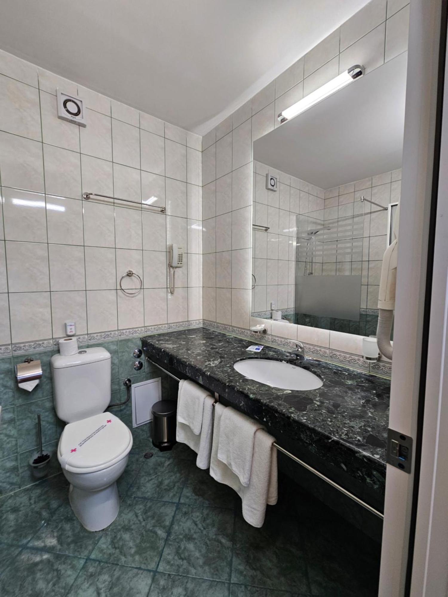 Deluxe Double Room with Balcony (2 Adults + 1 Child),1669011656:JPEG