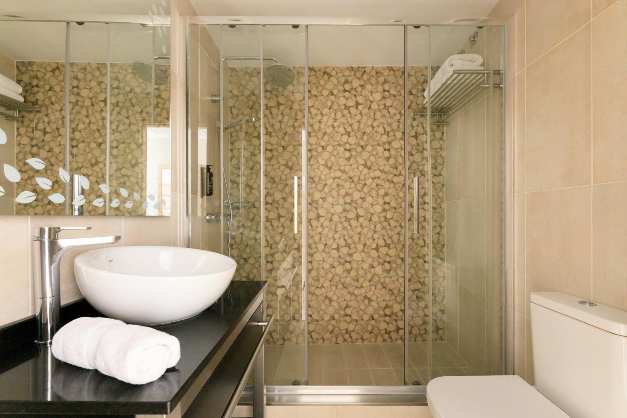 Quarto com Cama de Casal ou 2 de Solteiro