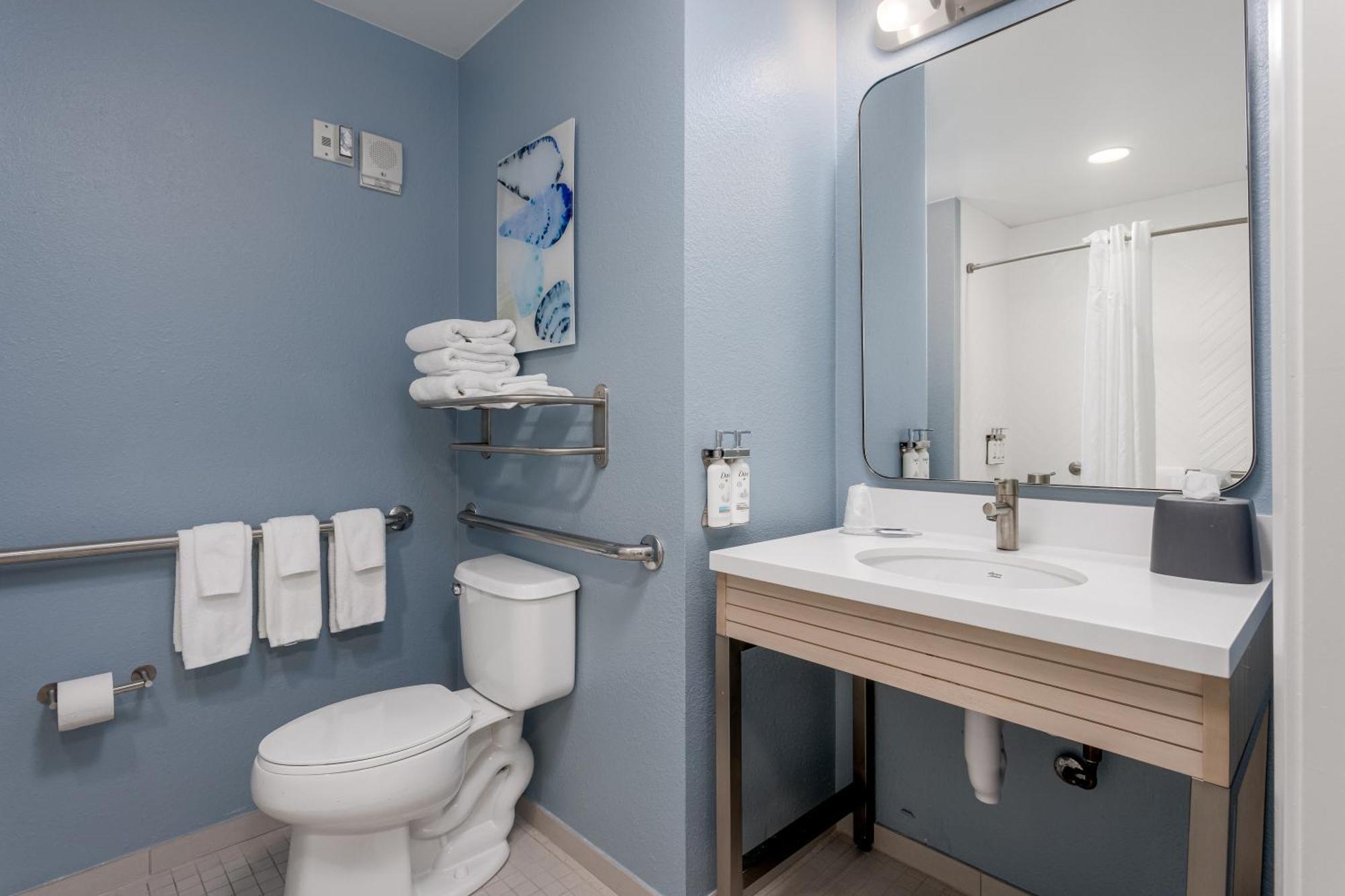 Standard King Room with Roll-In Shower - Mobility Access