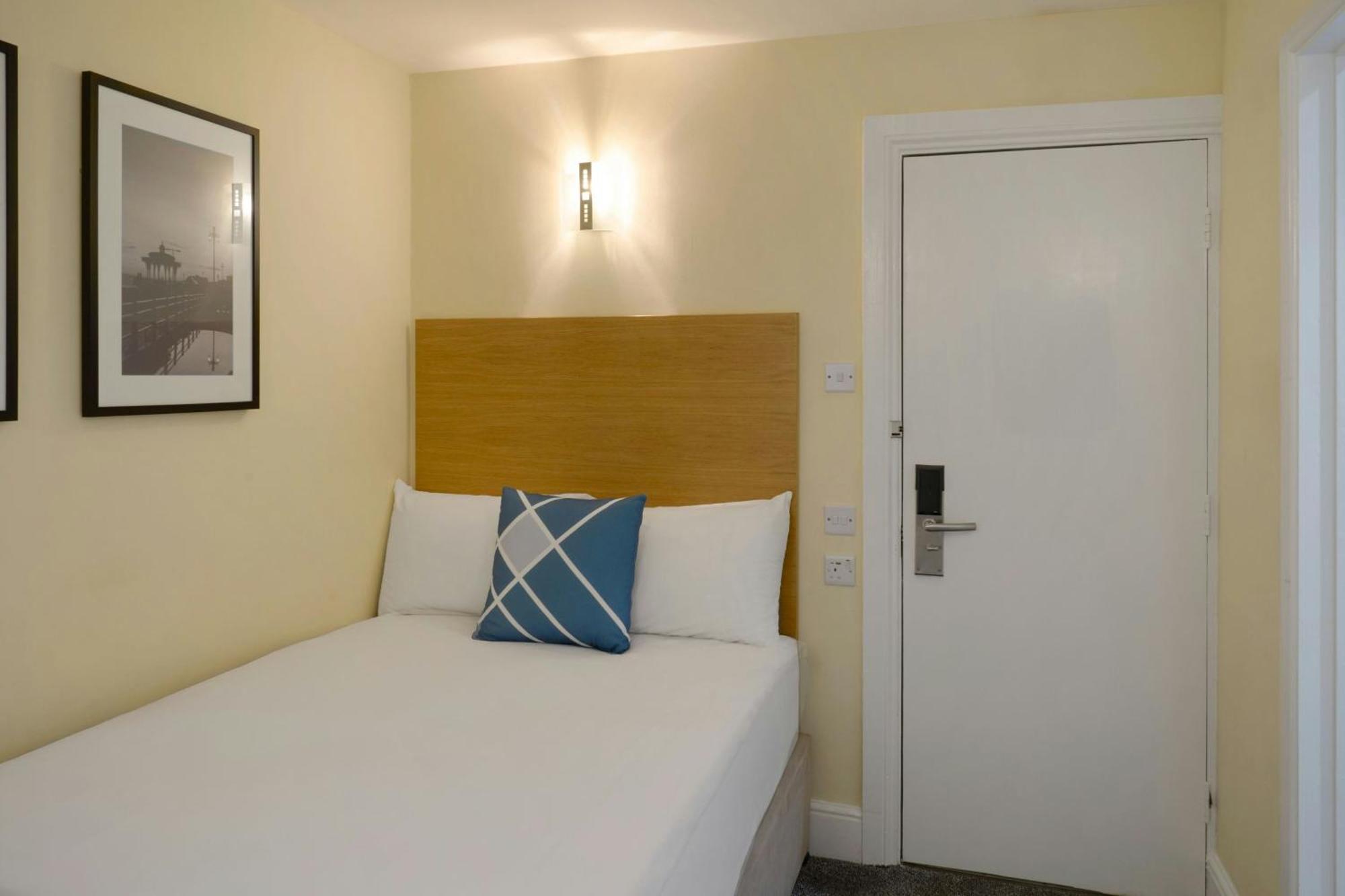 Quarto Individual Standard com 1 Cama de Solteiro