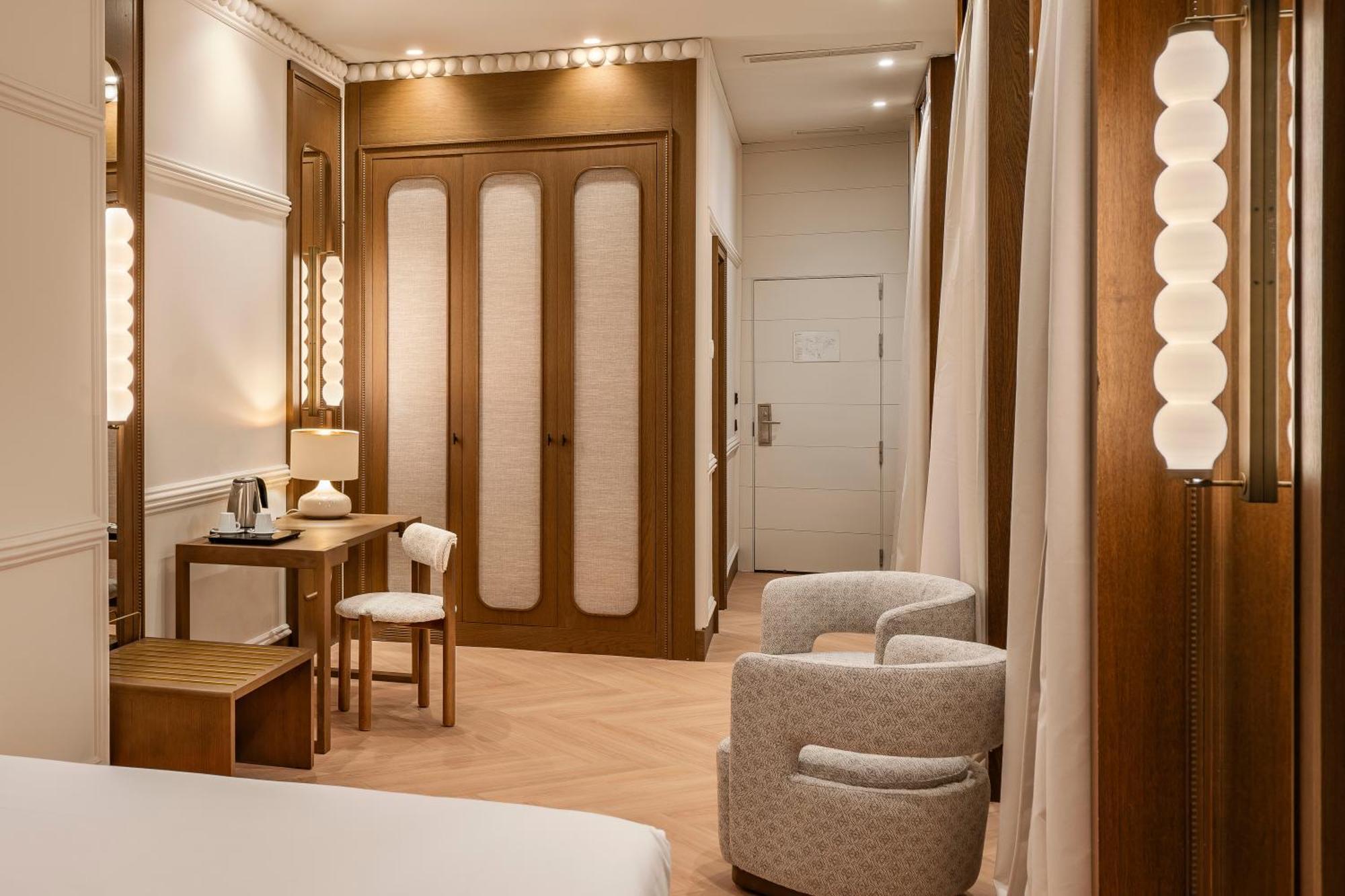 Superior room courtyard view