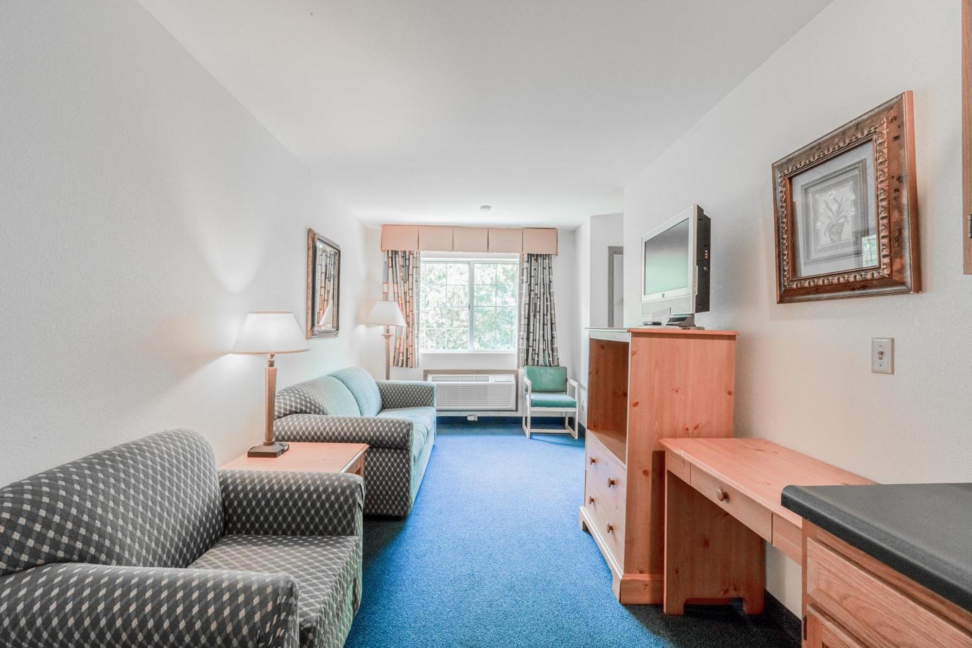 1 King Bed, Sofa Sleeper, Kitchenette, and Jetted Tub,1695755963:JPEG