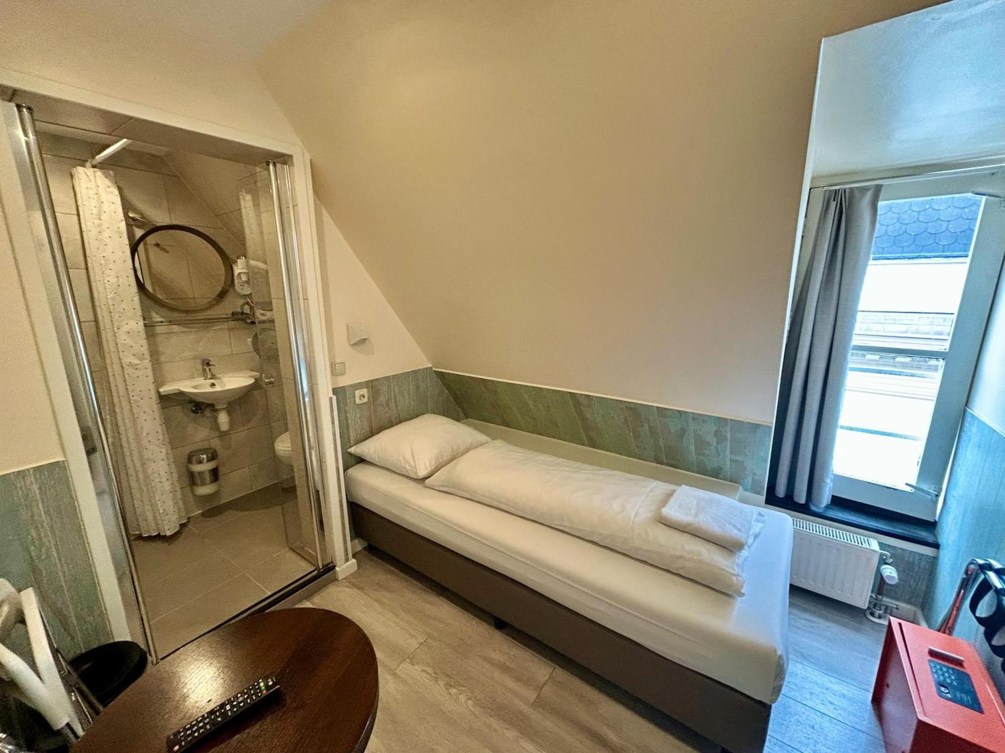 Single Room Private Bathroom