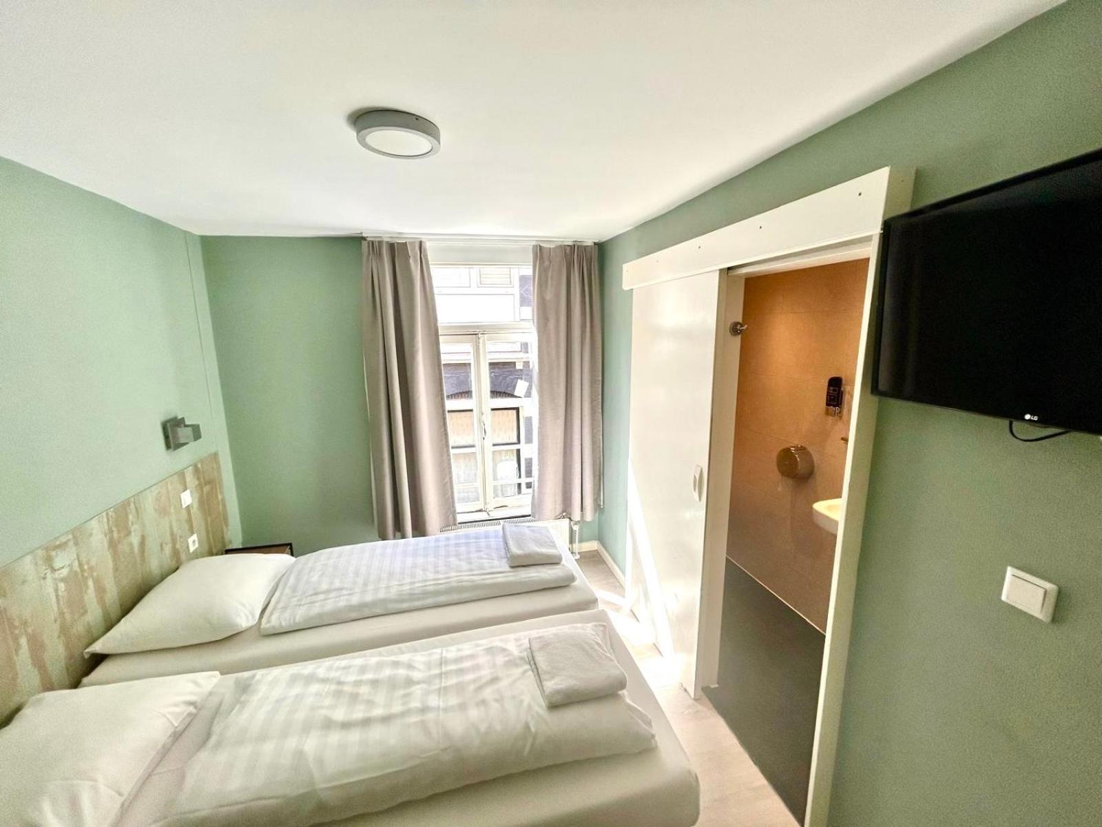 Twin Room Private Bathroom