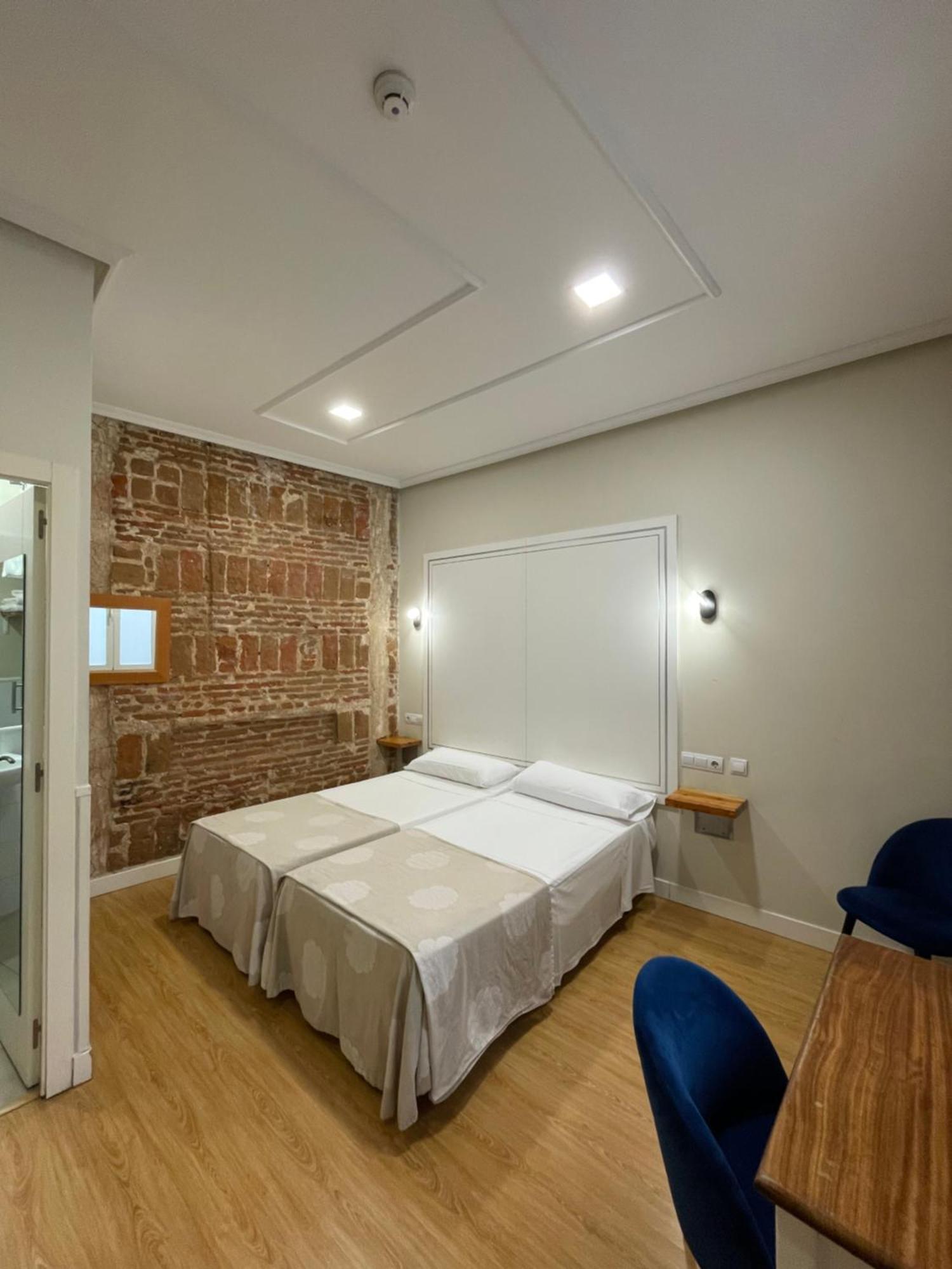 Twin Room Private Bathroom