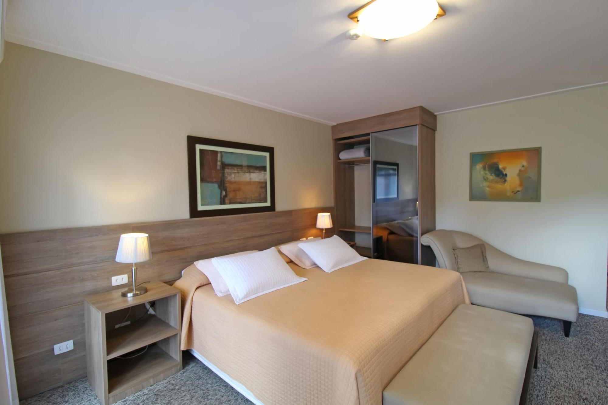 Luxury Suite,1698884398:JPEG