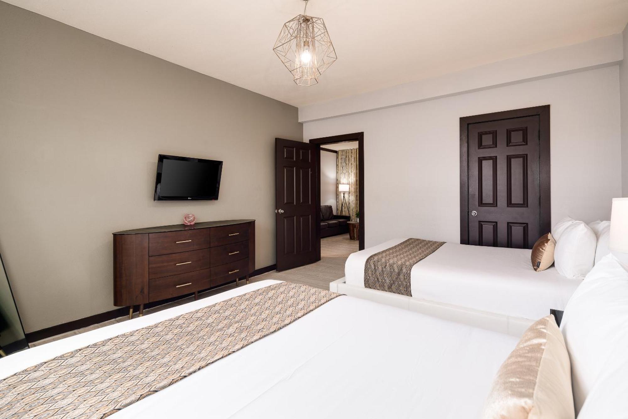 Courtyard View One Bedroom Double Queen Suite