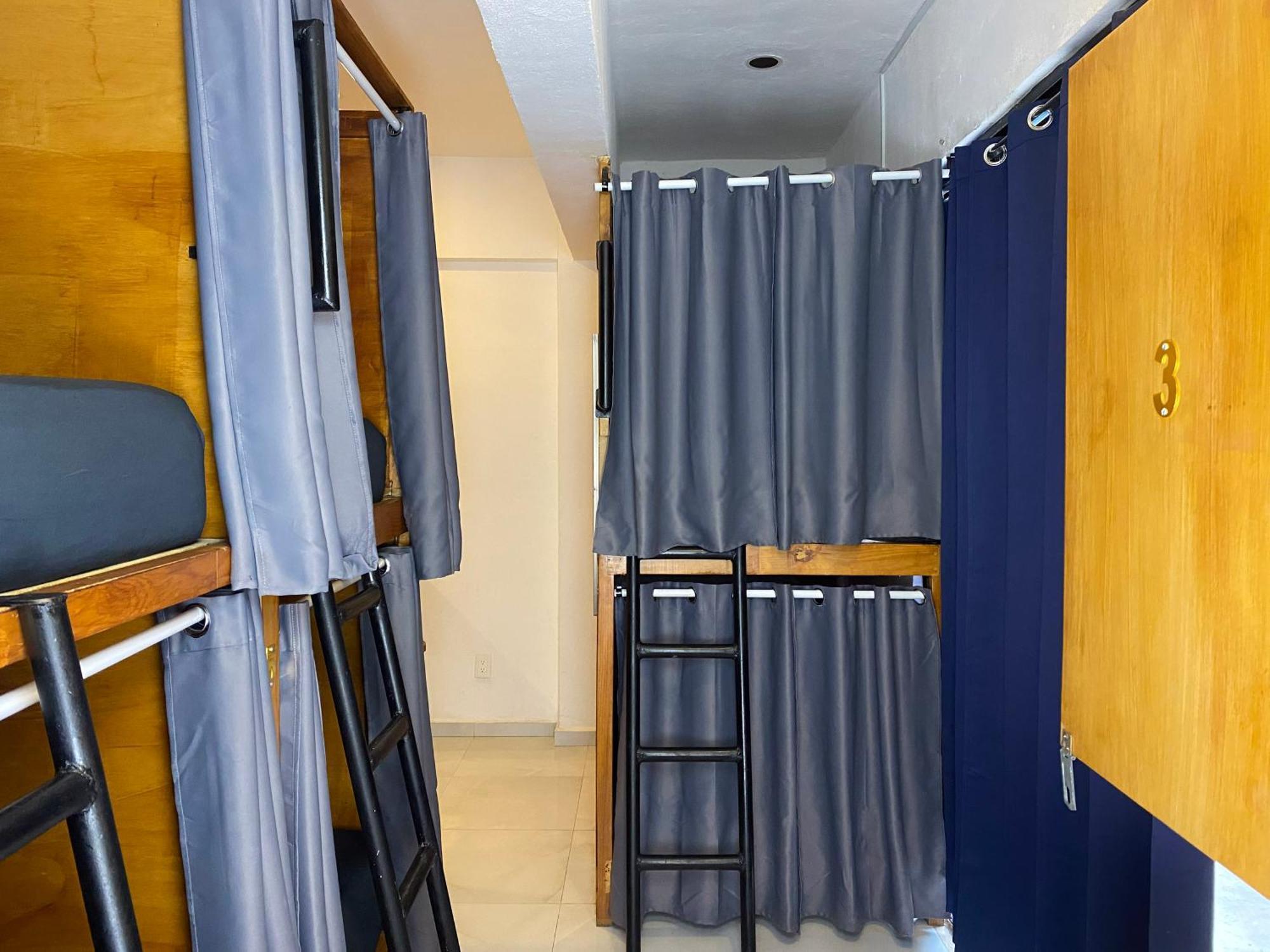 Bed 8-Bed Female Dormitory Room