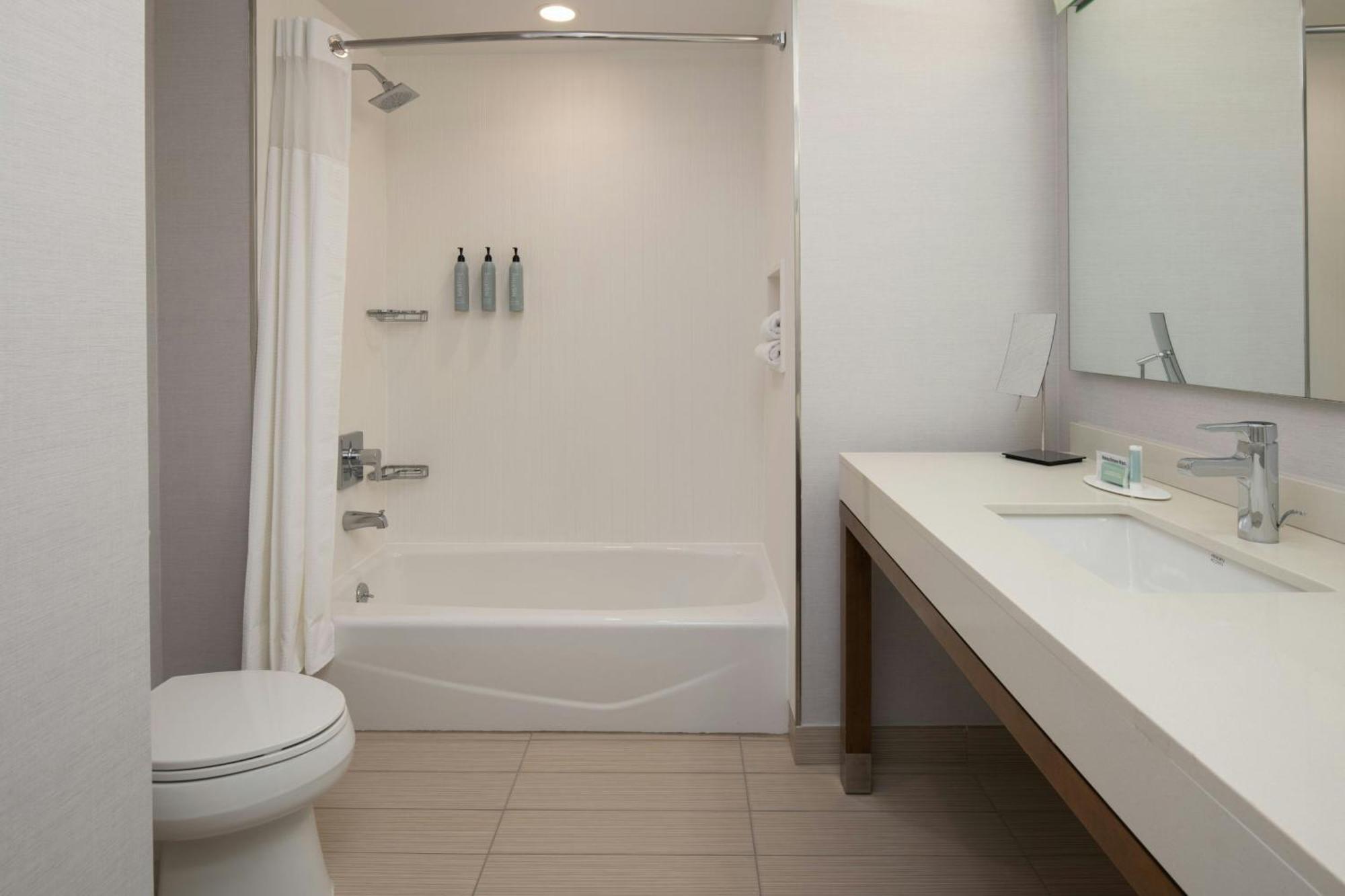 Queen Room with Two Queen Beds - Hearing Accessible,1705016847:JPEG