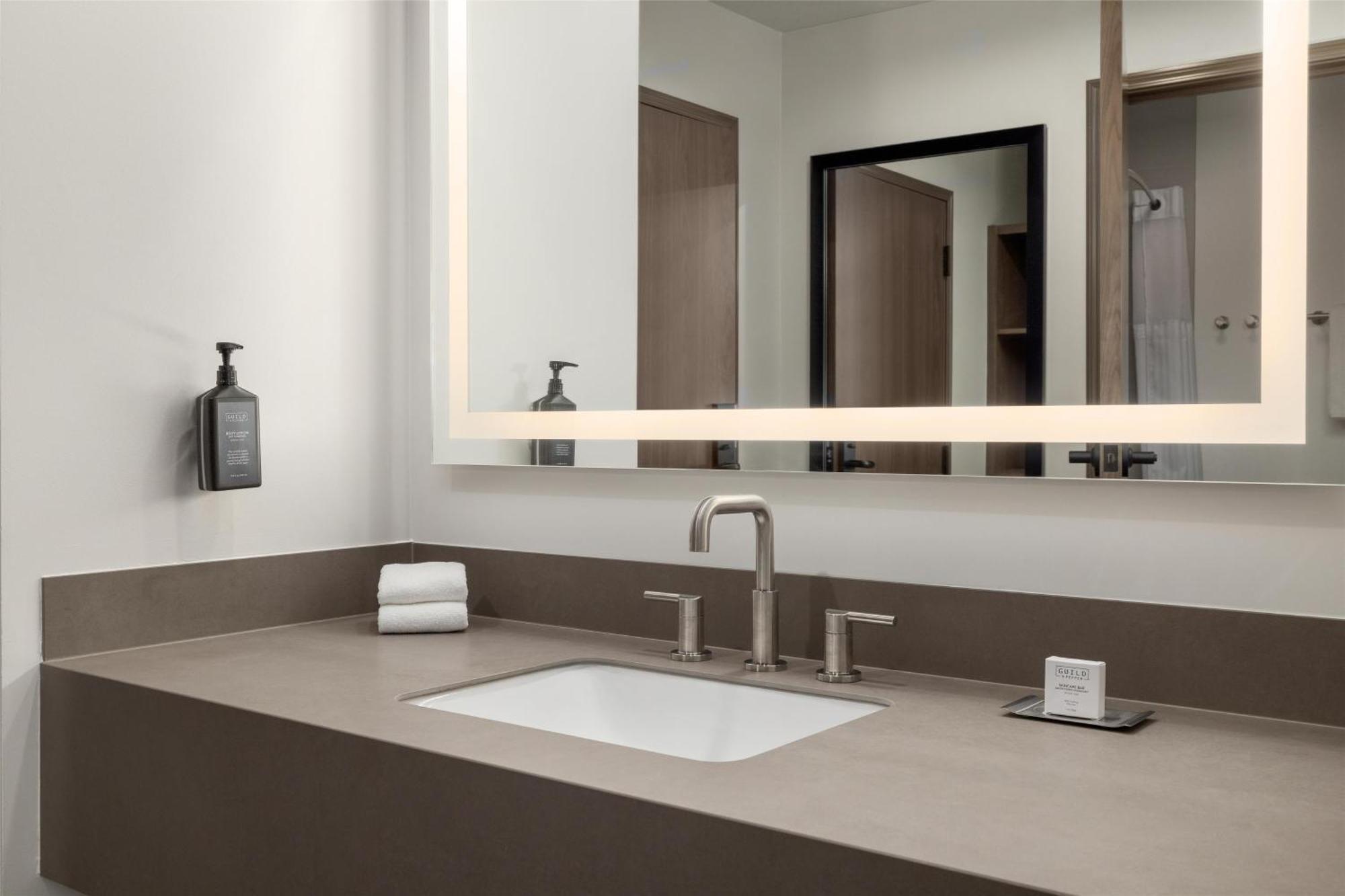 King Room with Queen and Full Bunk Bed,1706934778:JPEG