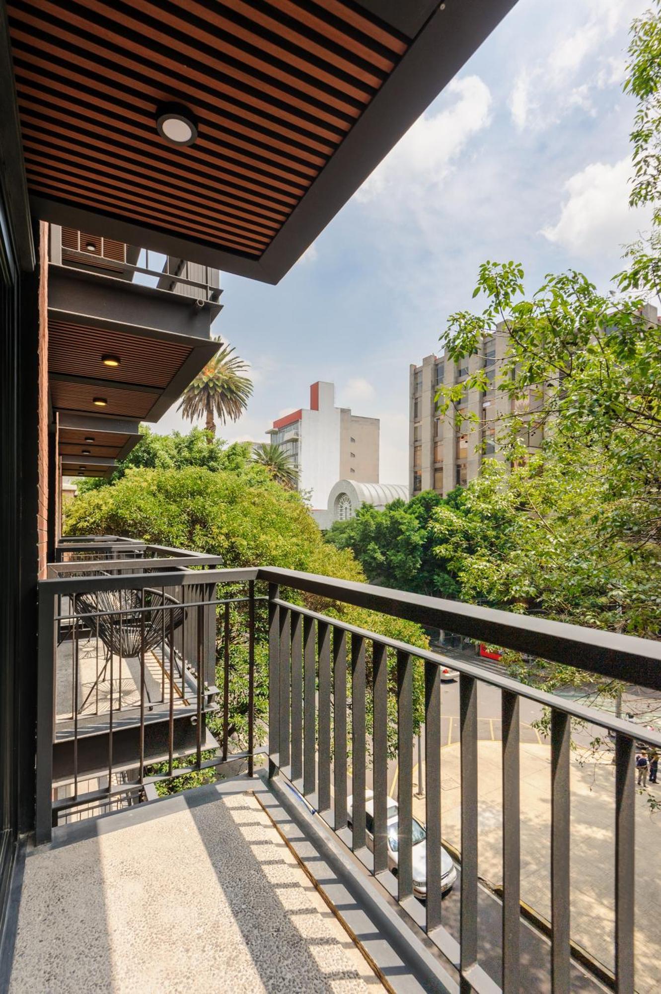 Intimate 2BR w/ Balcony in Condesa