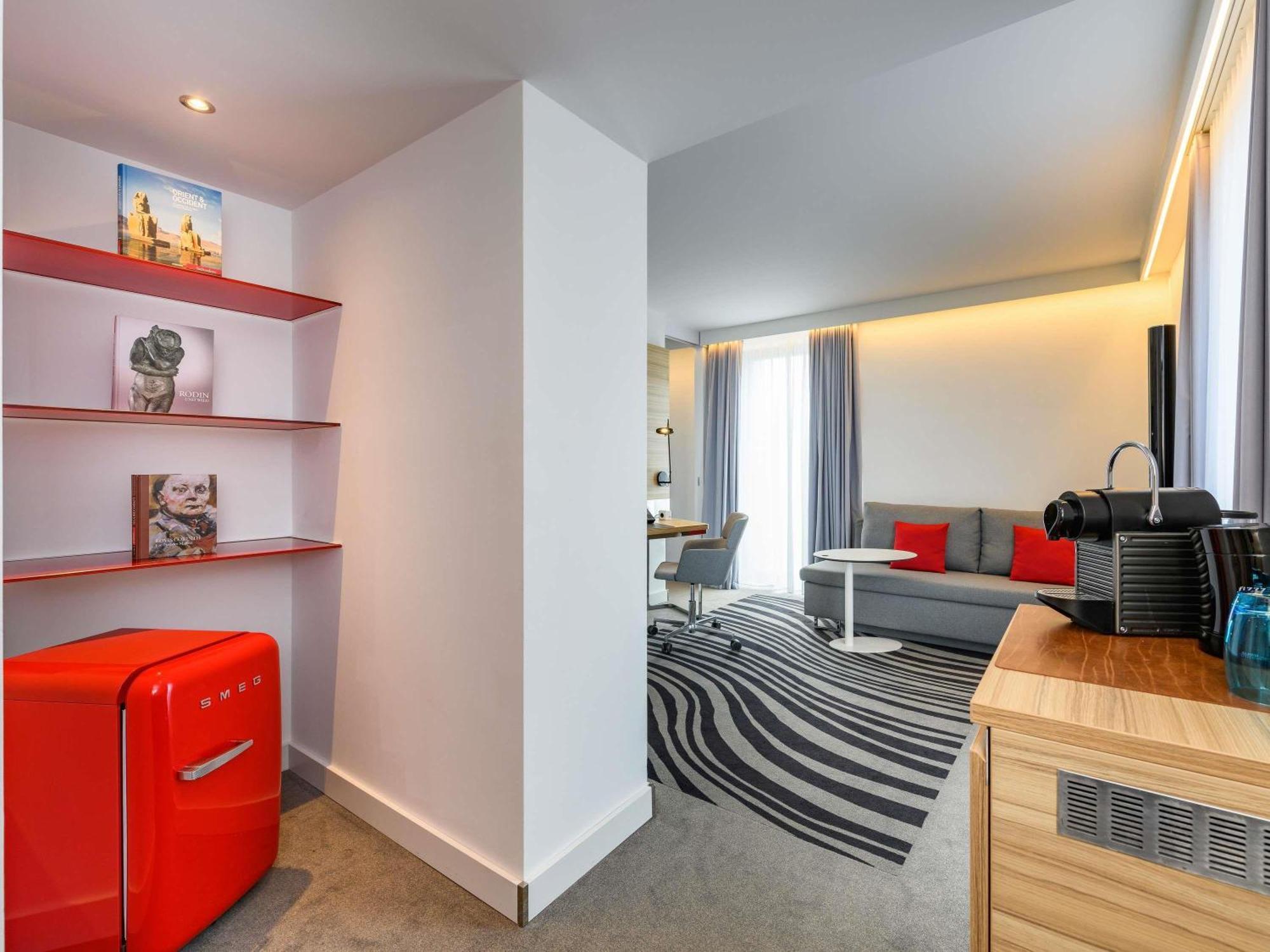 Suite,1717132526:JPEG