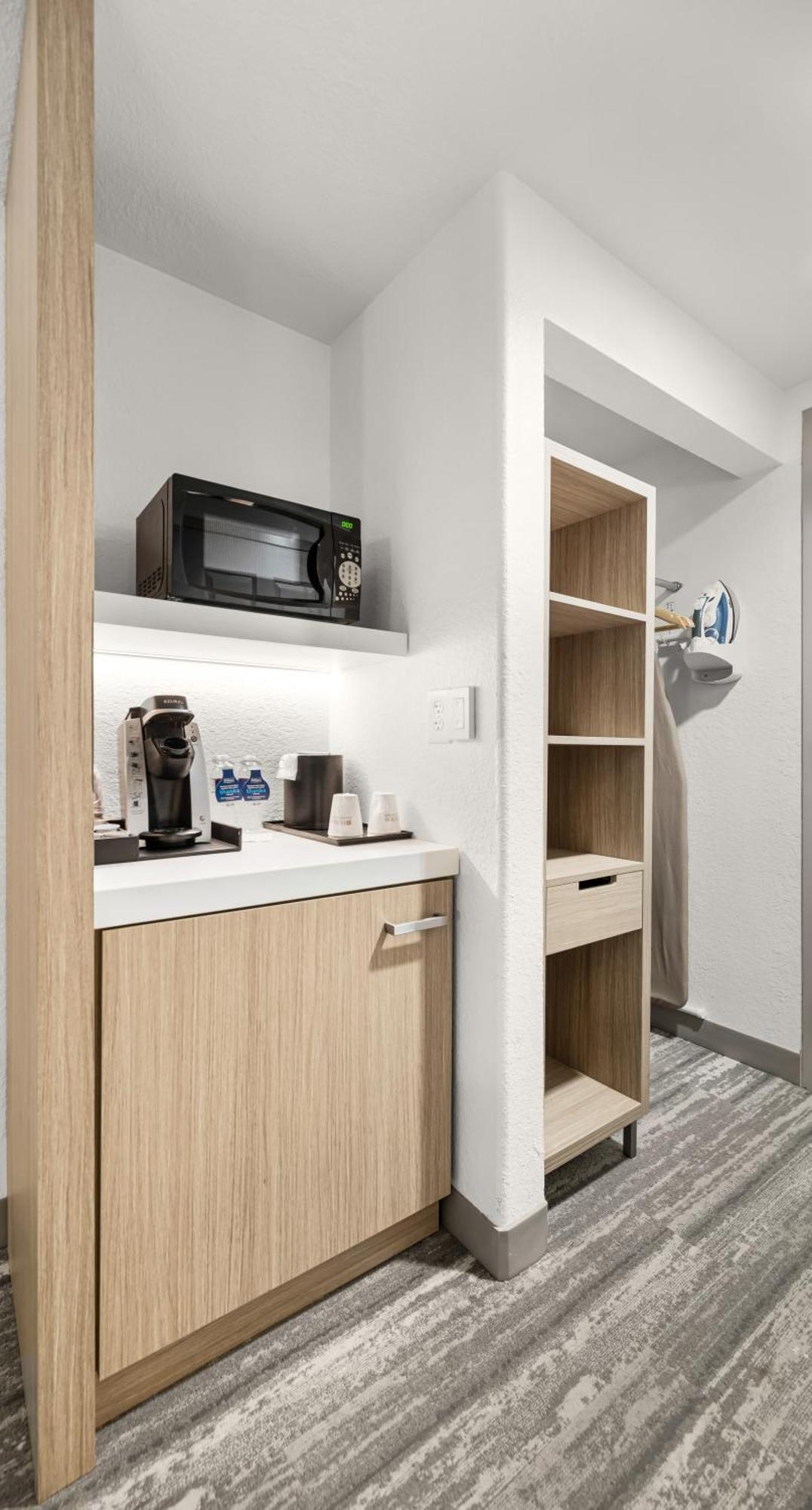 Queen Room with Two Queen Beds - Mobility and Hearing Access,1722921296:JPEG