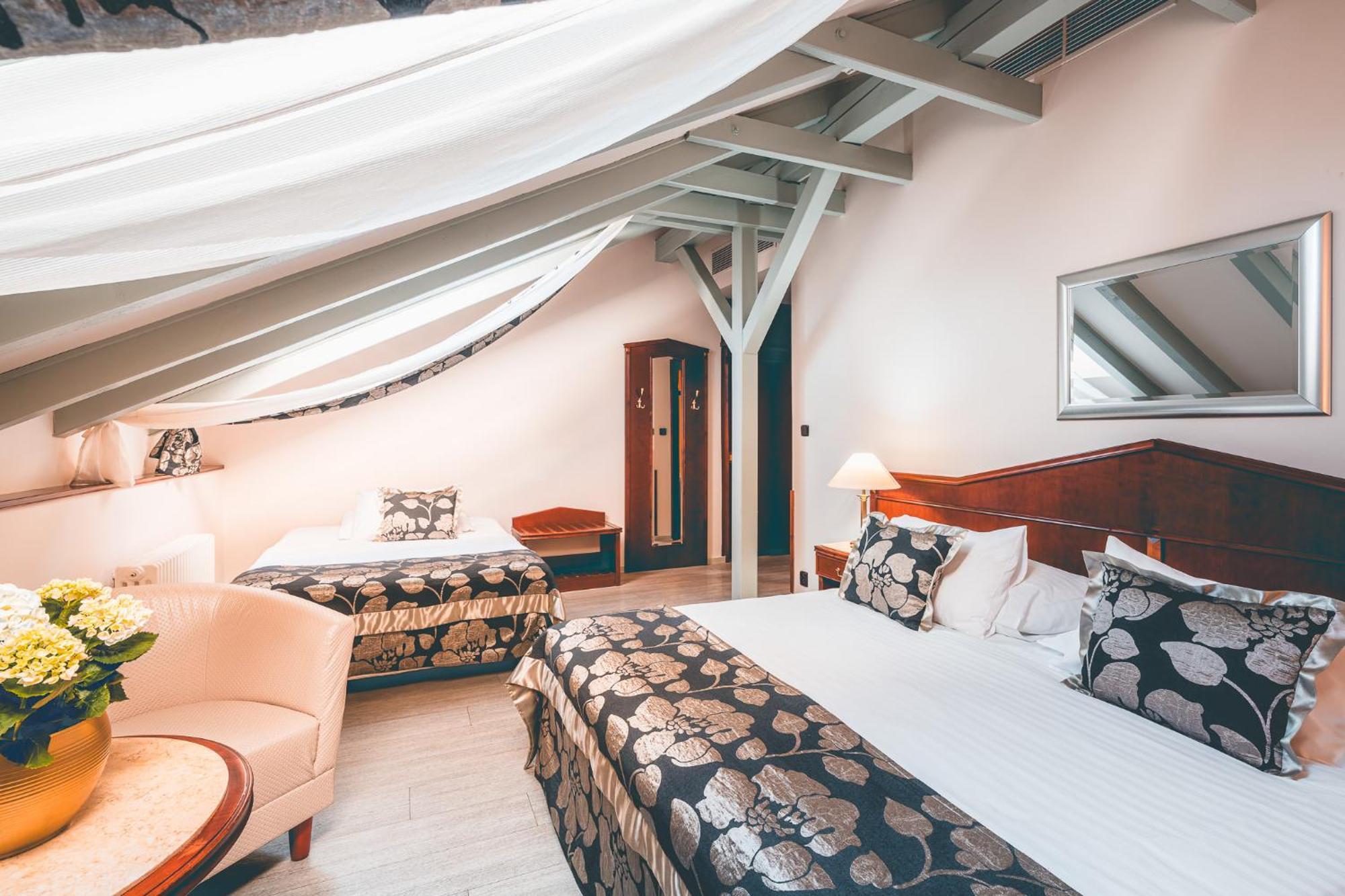 Triple Room,1729989095:JPEG