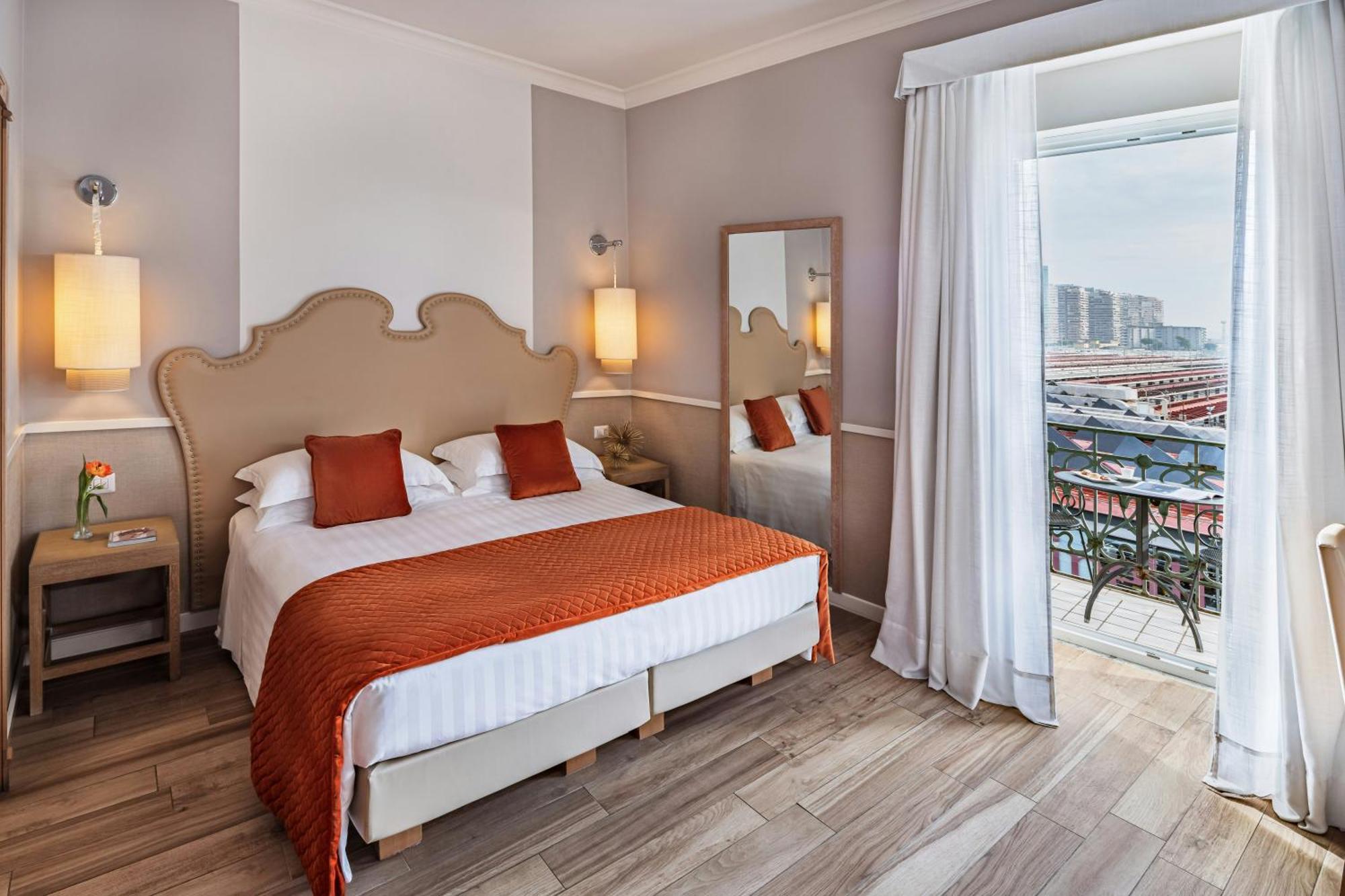 Deluxe Double or Twin Room with Vesuvio View