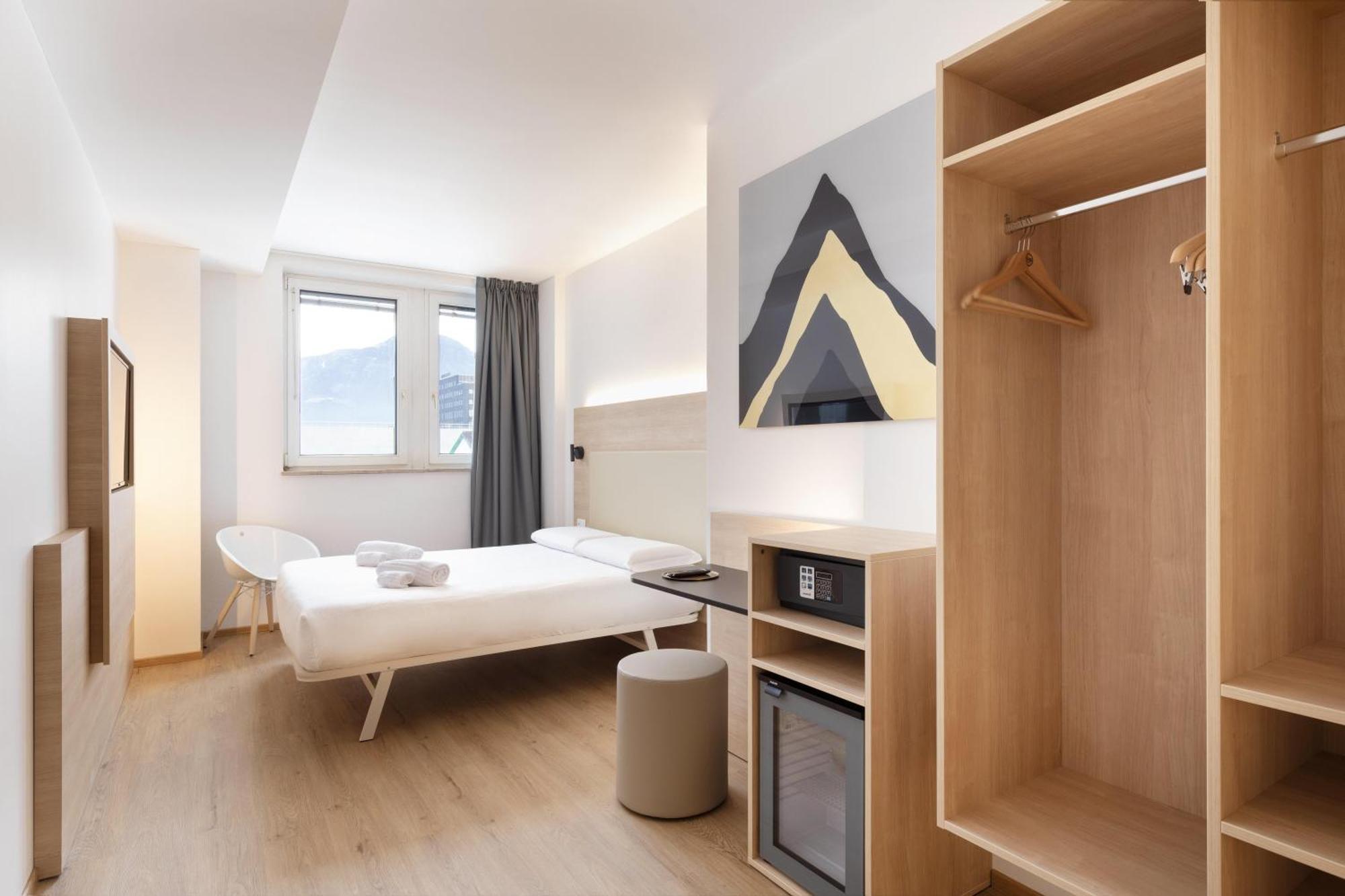 Double Room,1739653486:JPEG