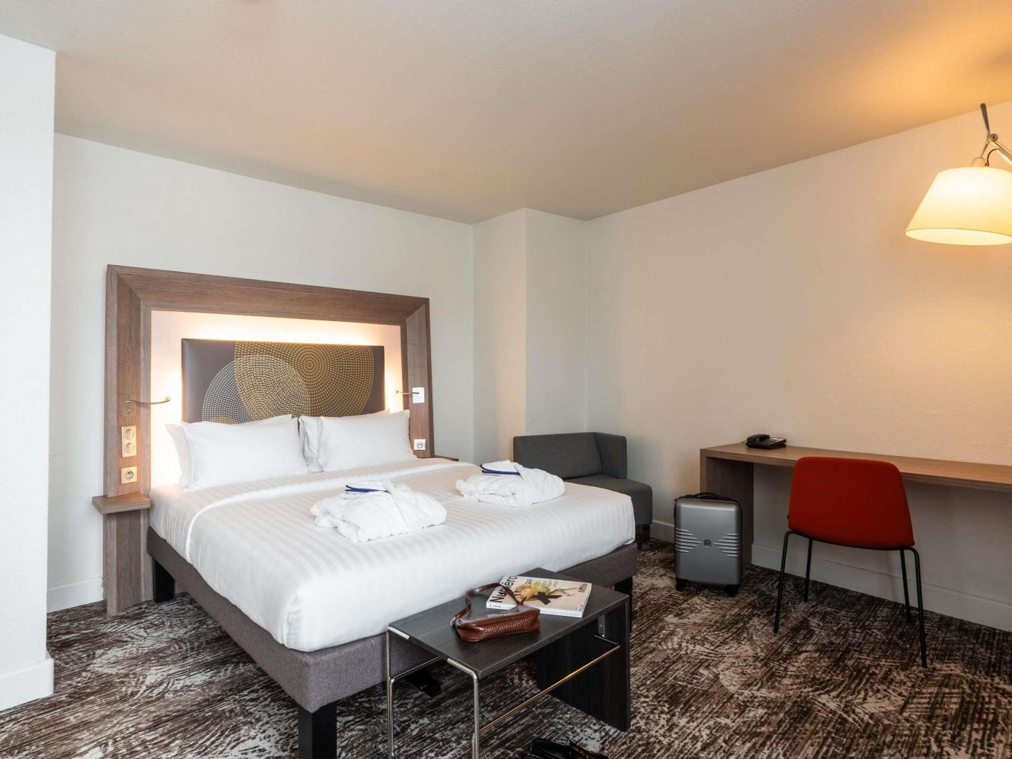 Standard Double Room with Queen Size Bed,1742576186:JPEG
