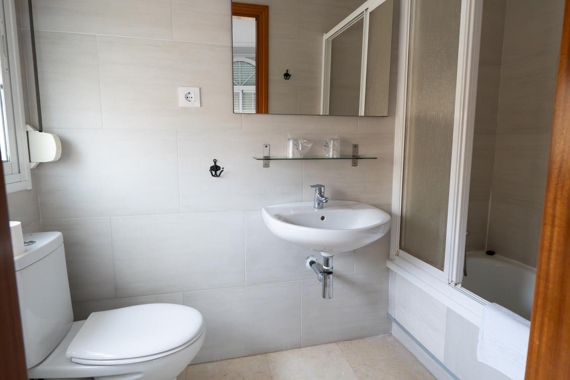Twin Room Extra Bed Private Bathroom