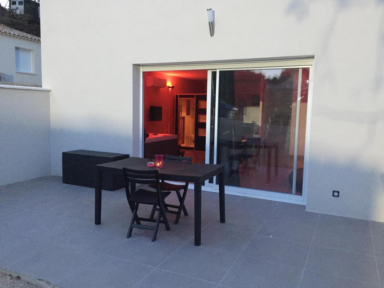 Suite with Hot Tub,1743075715:JPEG