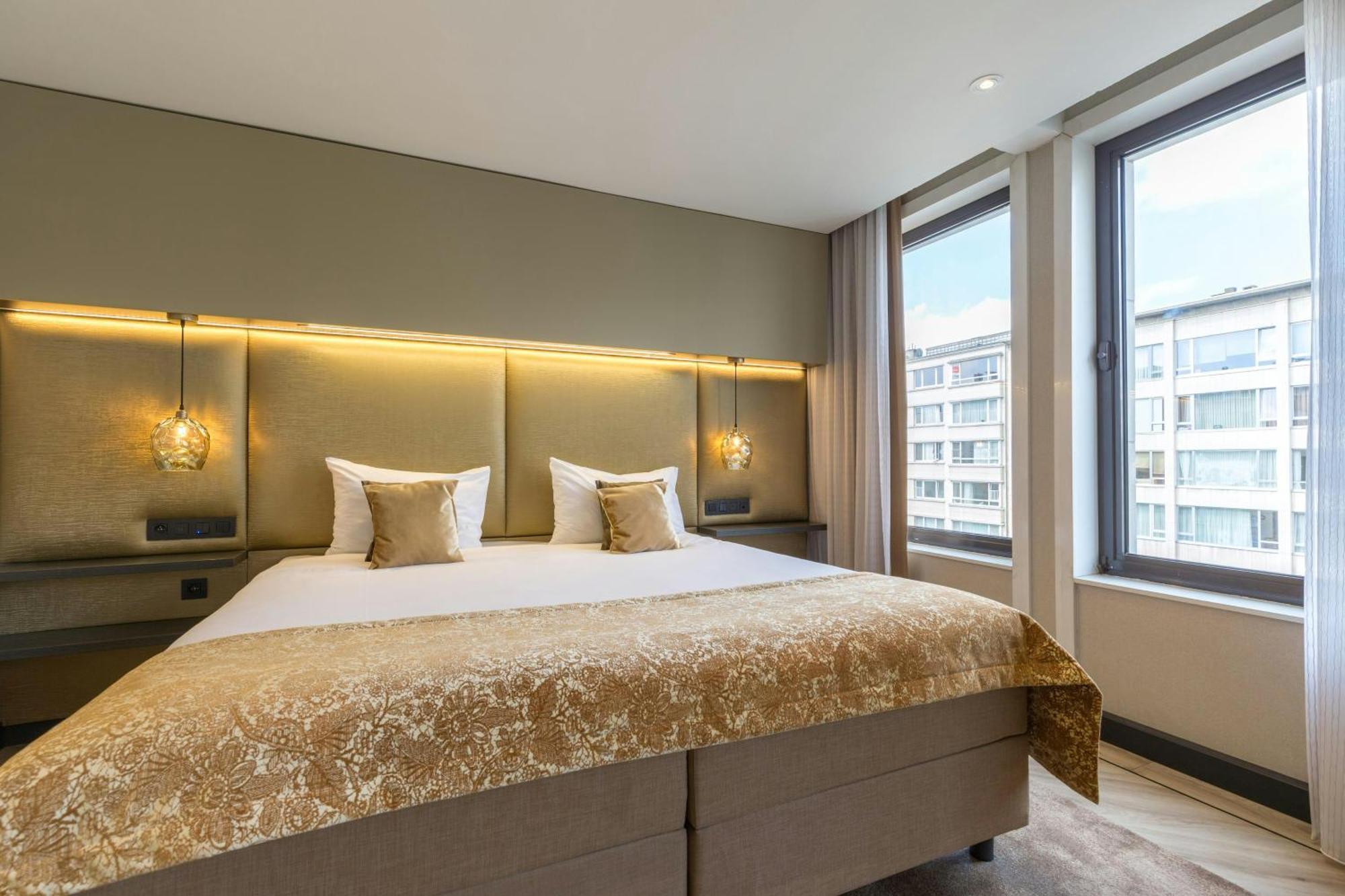 Suite 1 Double Bed 1 Single Bed